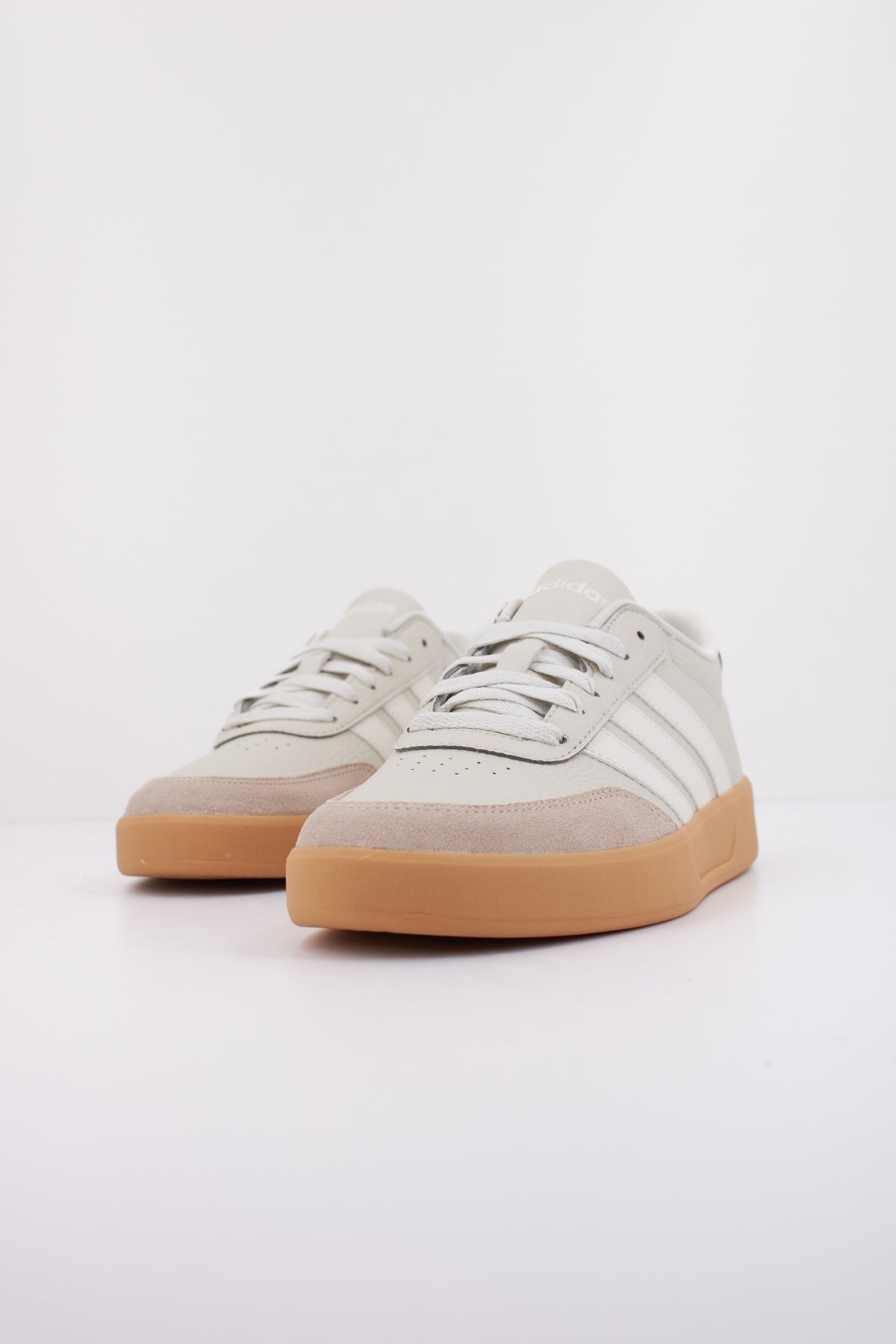 ADIDAS BREAKNET . en color GRIS (2)