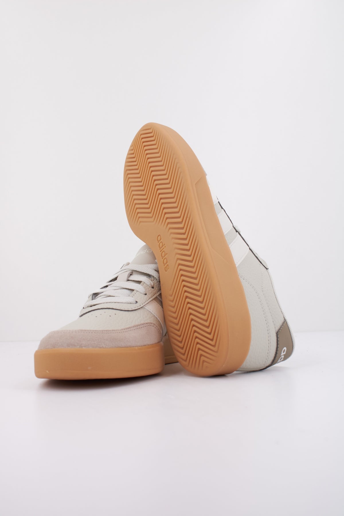 ADIDAS BREAKNET . en color GRIS (5)