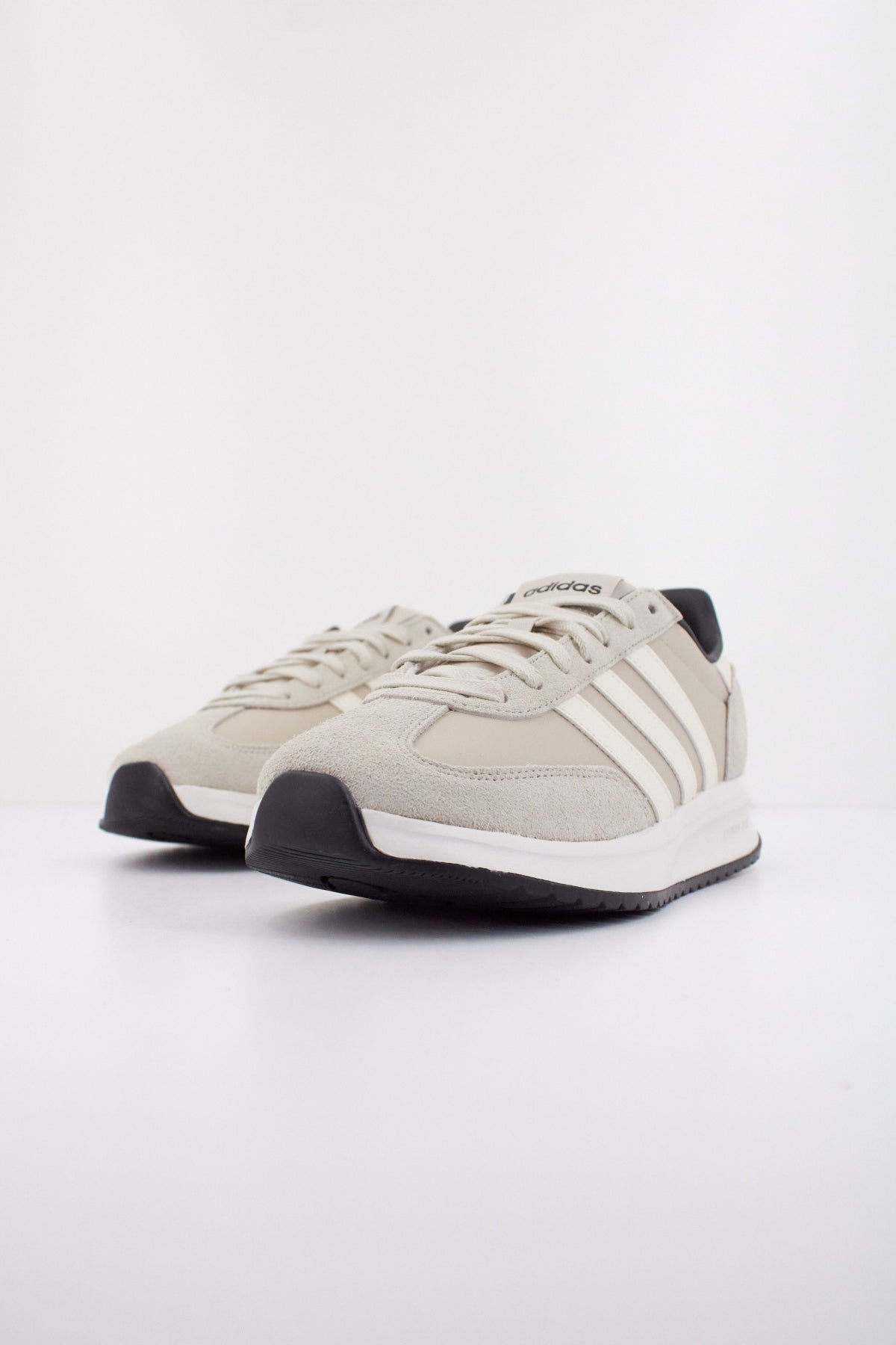 ADIDAS RUN s . en color BEIS (2)