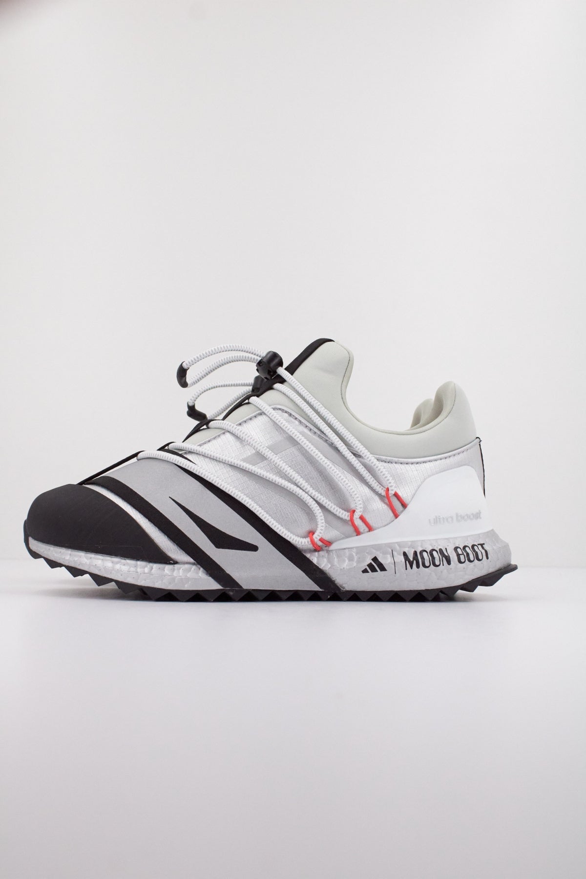 ADIDAS ADIDAS X MOON BOOT en color PLATA (1)