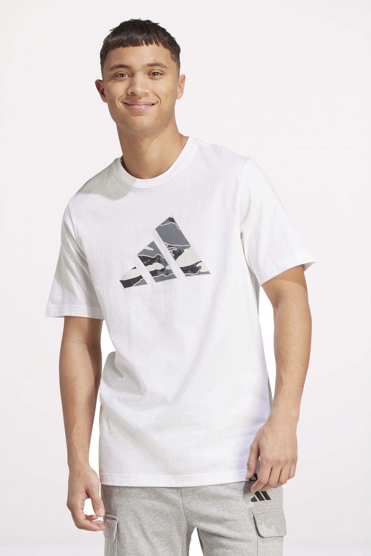 ADIDAS M CAMO LOGO T en color BLANCO (1)