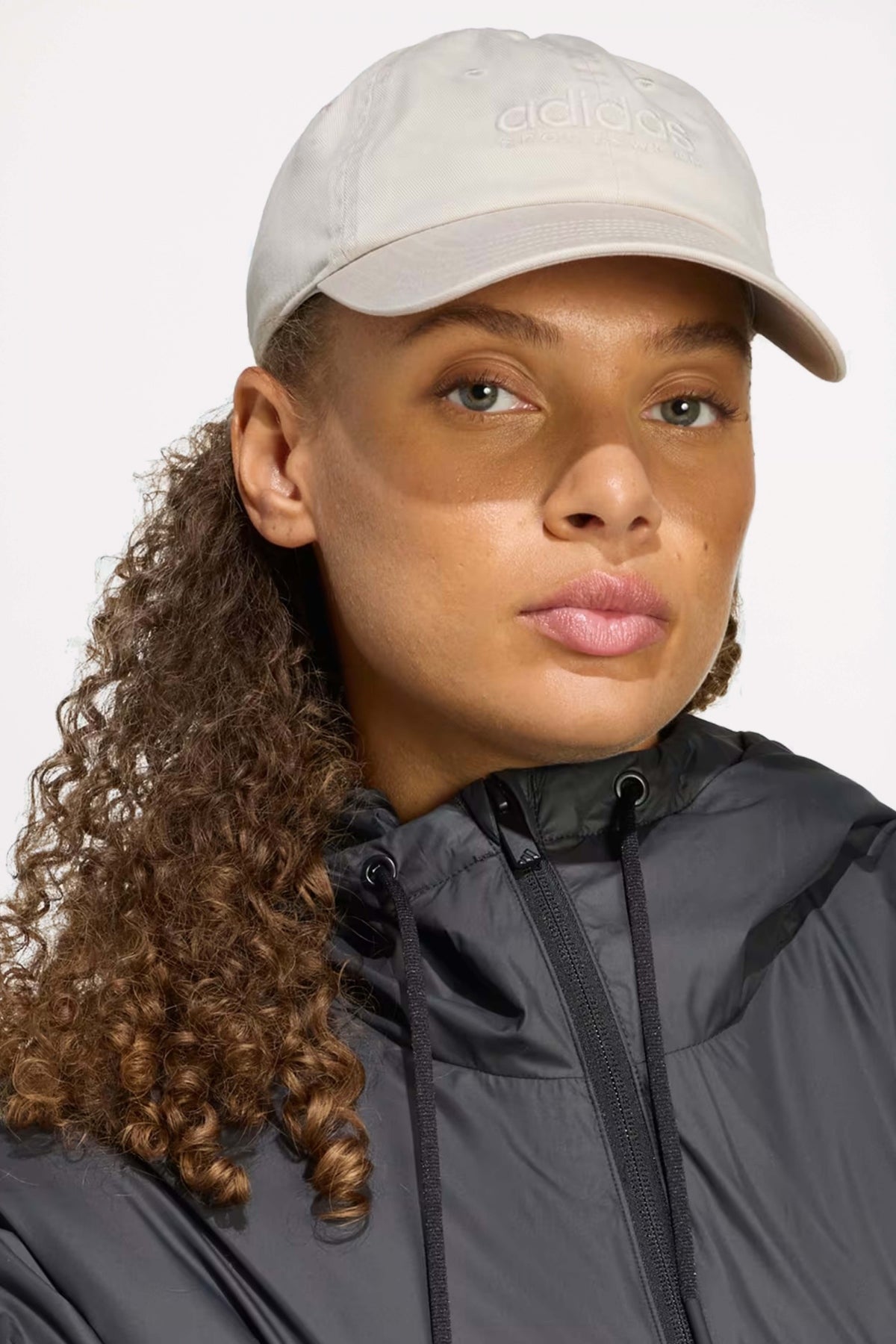 ADIDAS SPW DAD CAP en color BEIS (3)