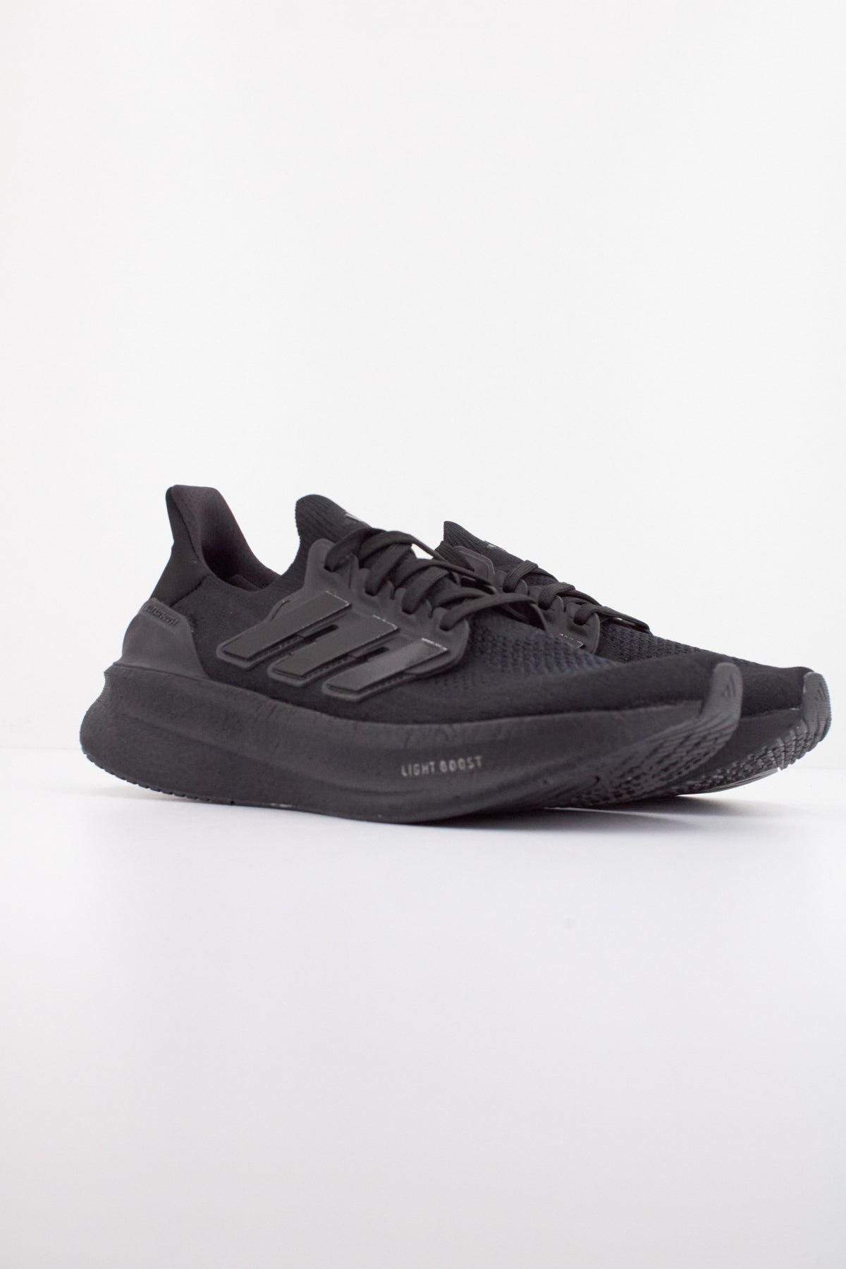 ADIDAS ULTRABOOST en color NEGRO (2)