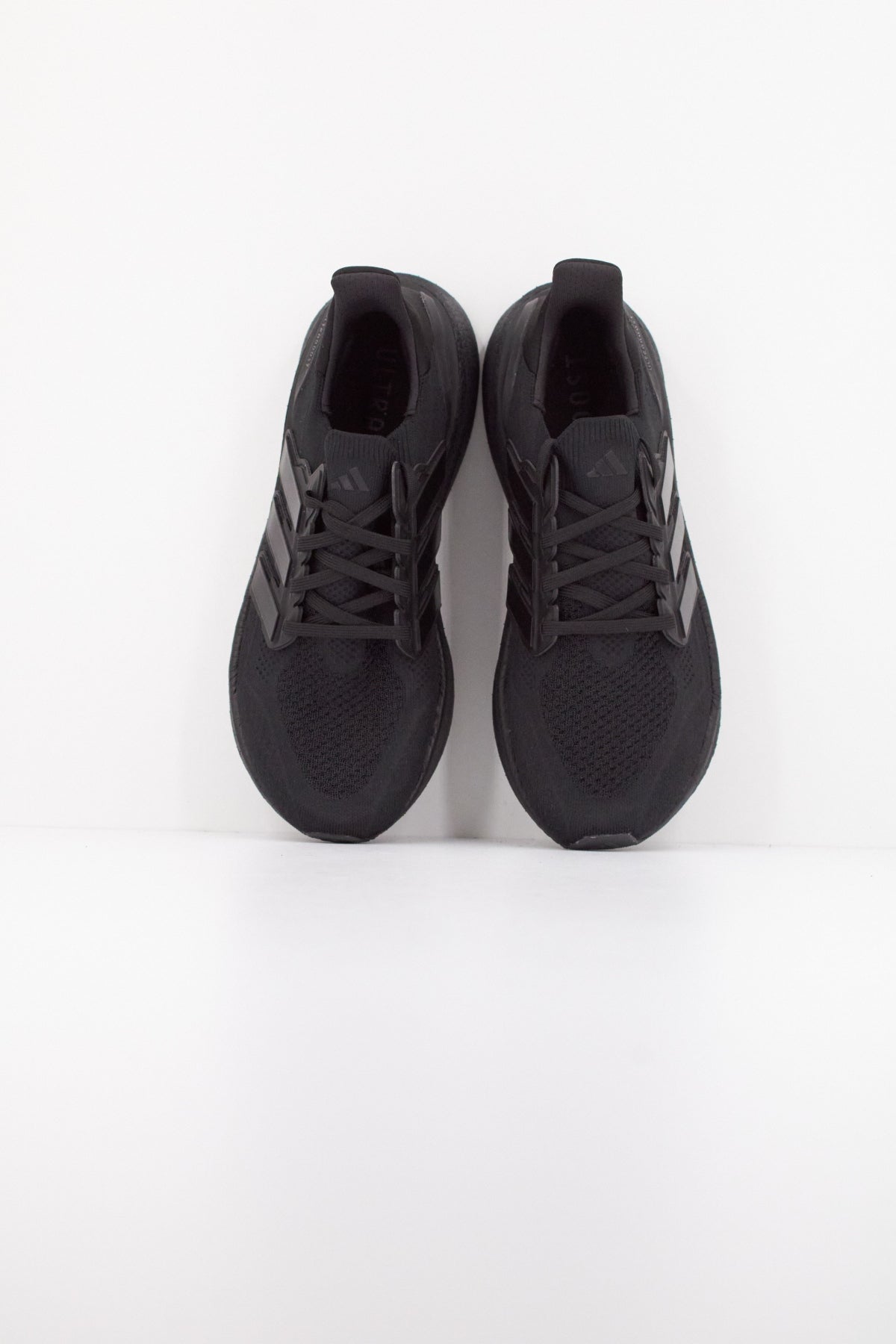 ADIDAS ULTRABOOST en color NEGRO (3)