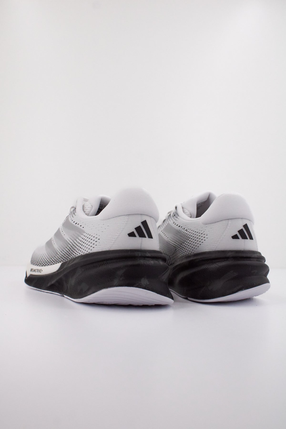 ADIDAS SUPERNOVA STRIDE en color BLANCO (4)