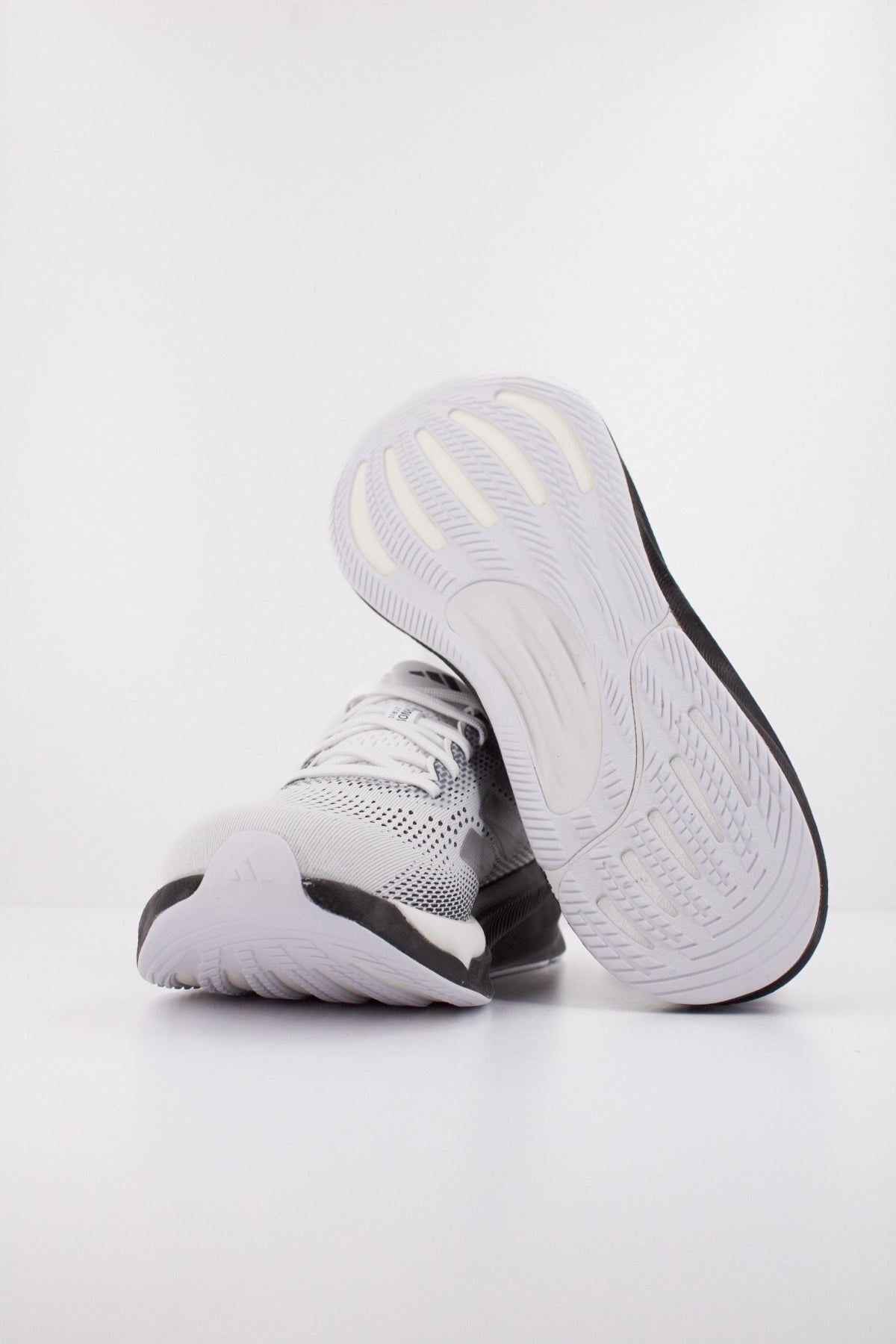 ADIDAS SUPERNOVA STRIDE en color BLANCO (5)