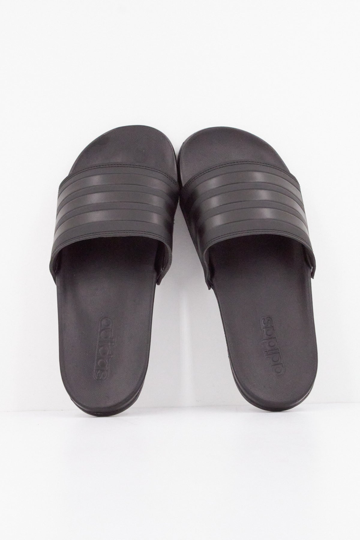 ADIDAS ADILETTE COMFORT en color NEGRO (3)