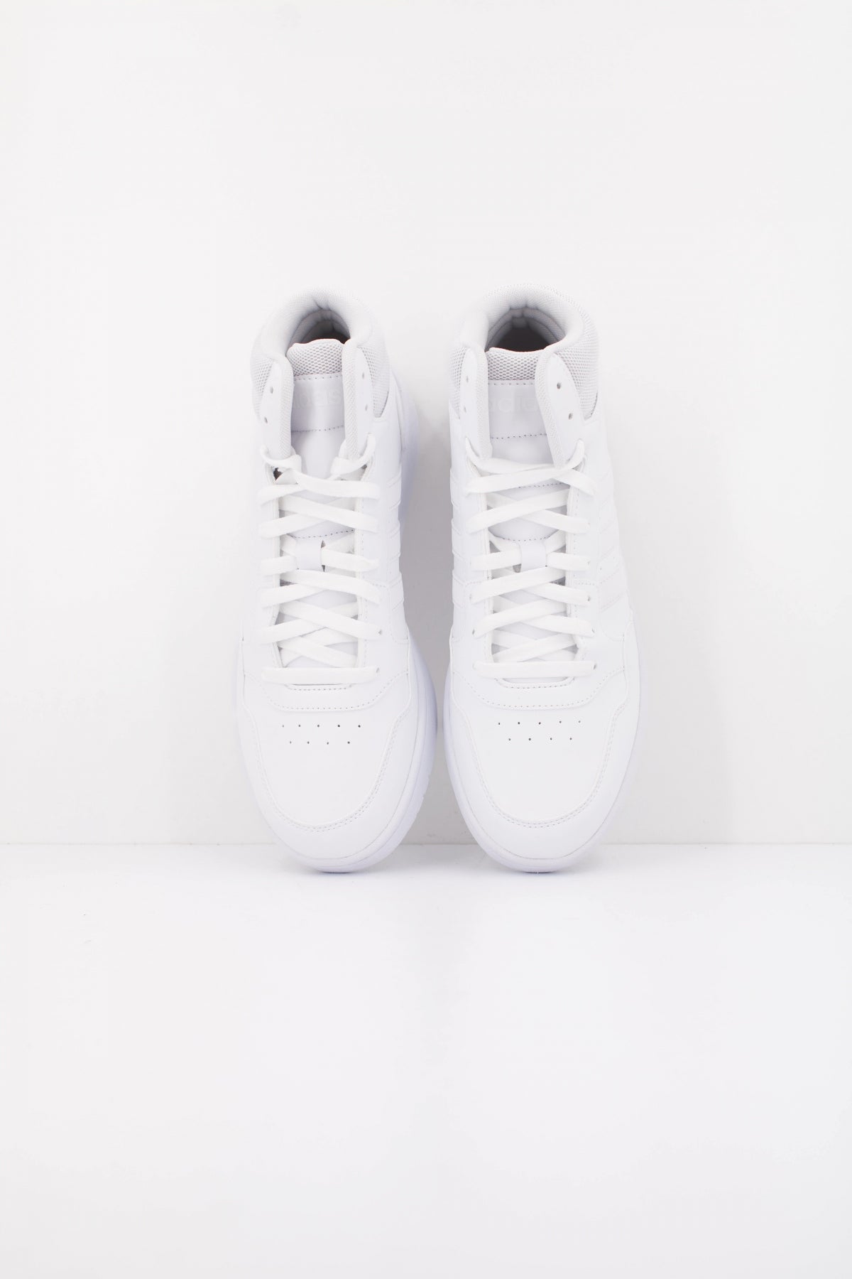 ADIDAS HOOPS . MID en color BLANCO (5)