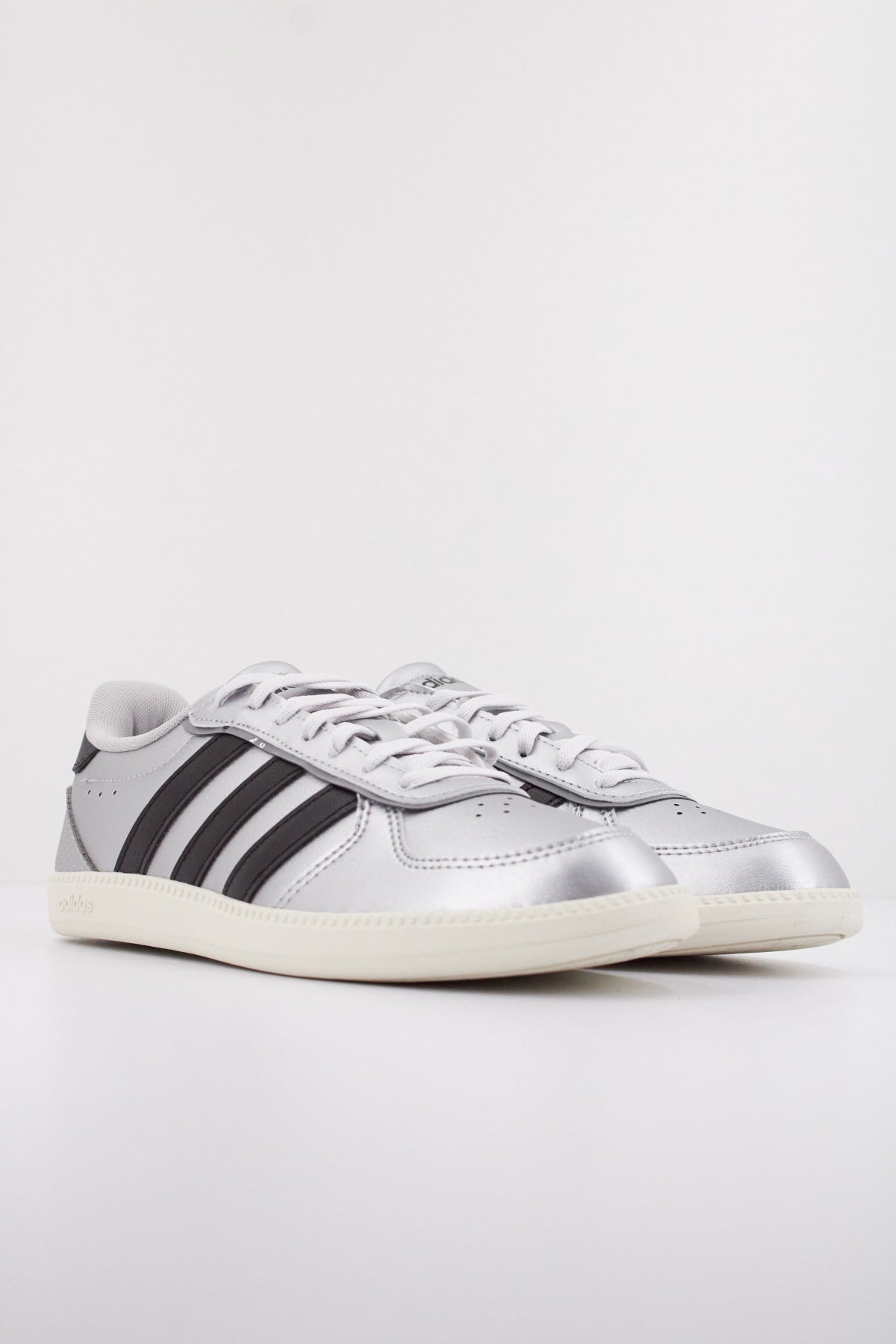 ADIDAS BREAKNET SLEEK en color PLATA (2)