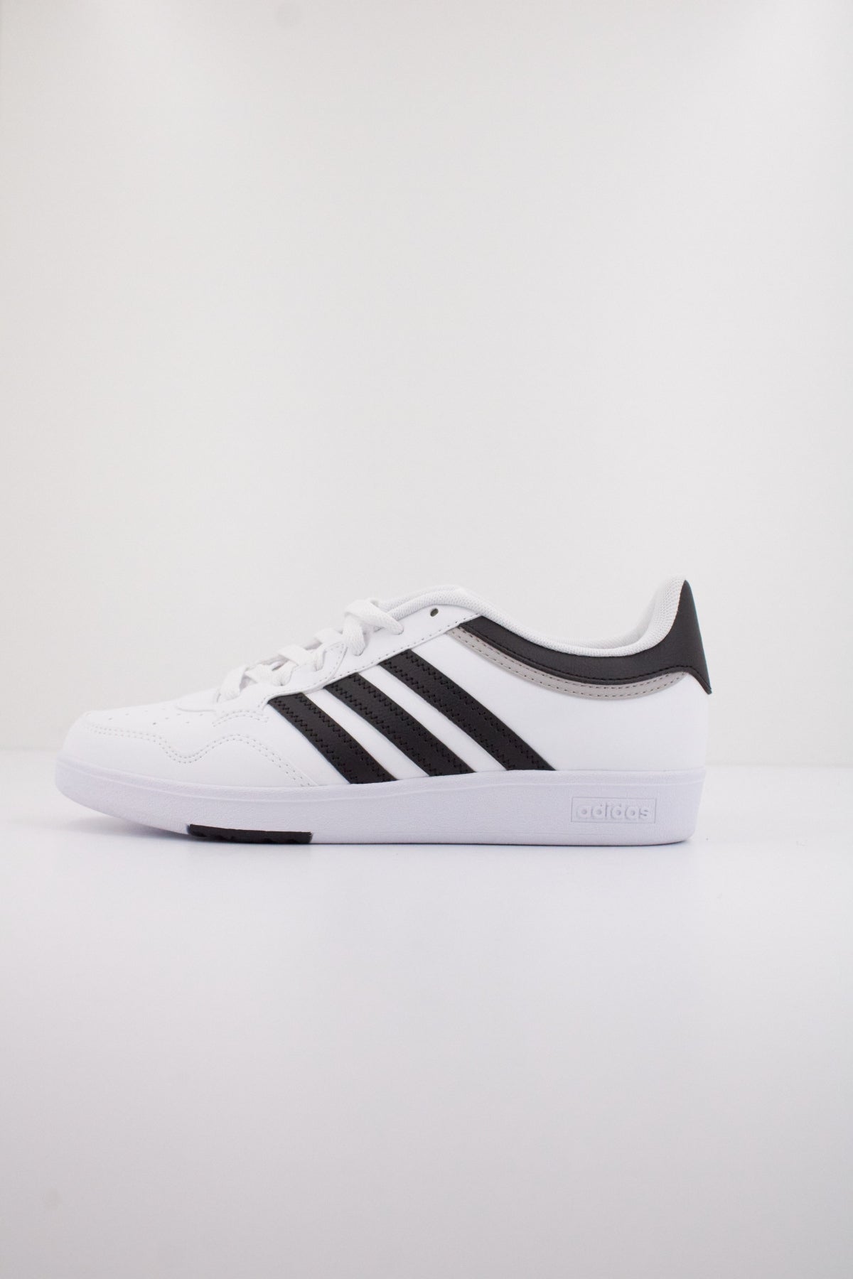 ADIDAS HOOPS . en color BLANCO  (1)