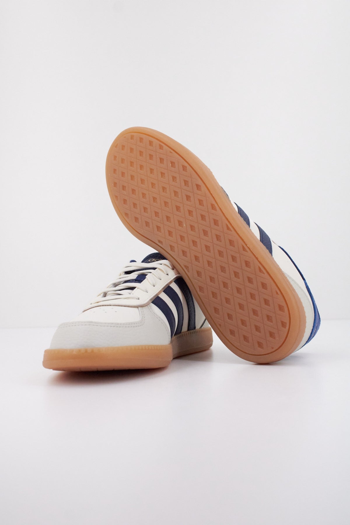 ADIDAS BREAKNET SLEEK en color BLANCO (5)