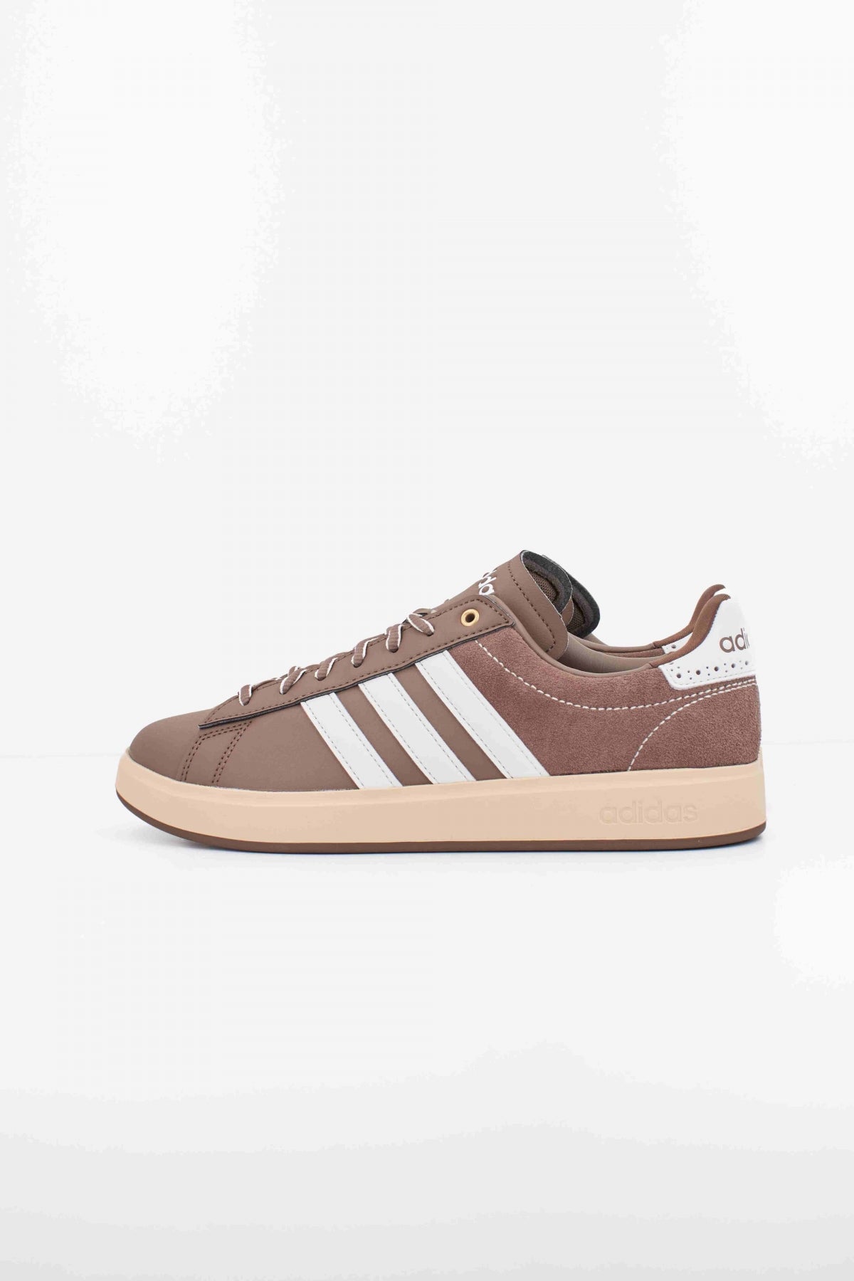 ADIDAS GRAND COURT . en color MARRON (1)