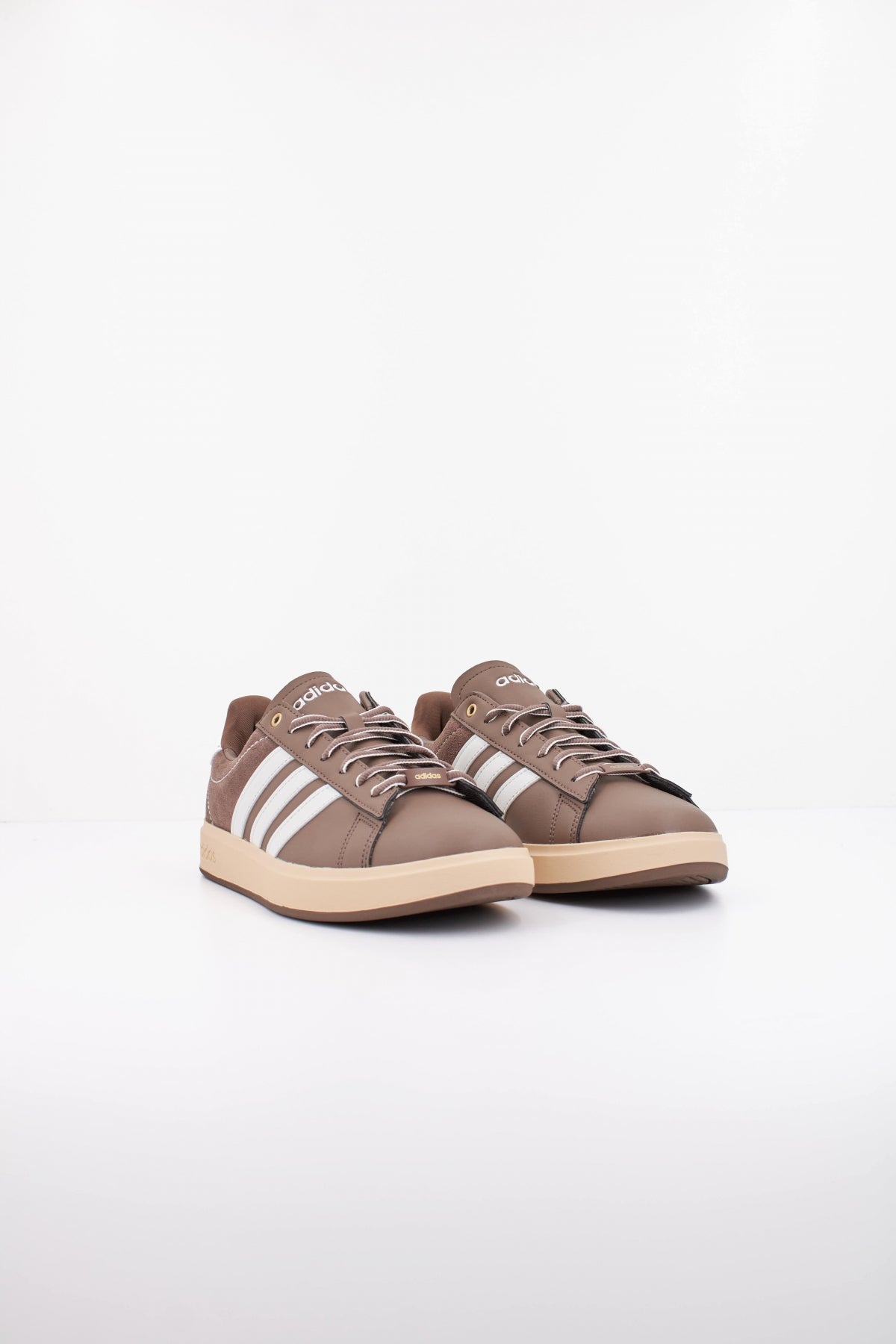 ADIDAS GRAND COURT . en color MARRON (2)