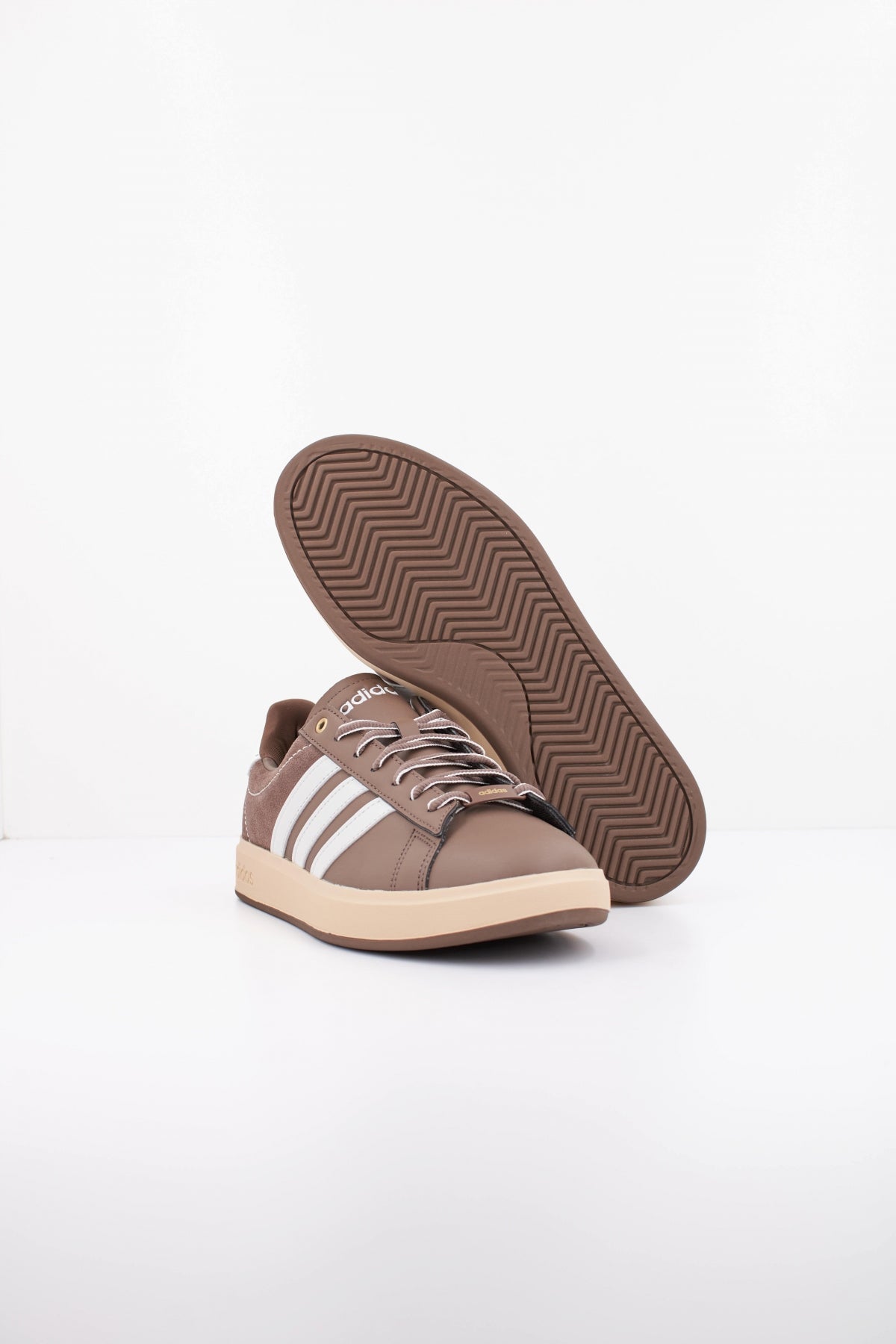 ADIDAS GRAND COURT . en color MARRON (3)