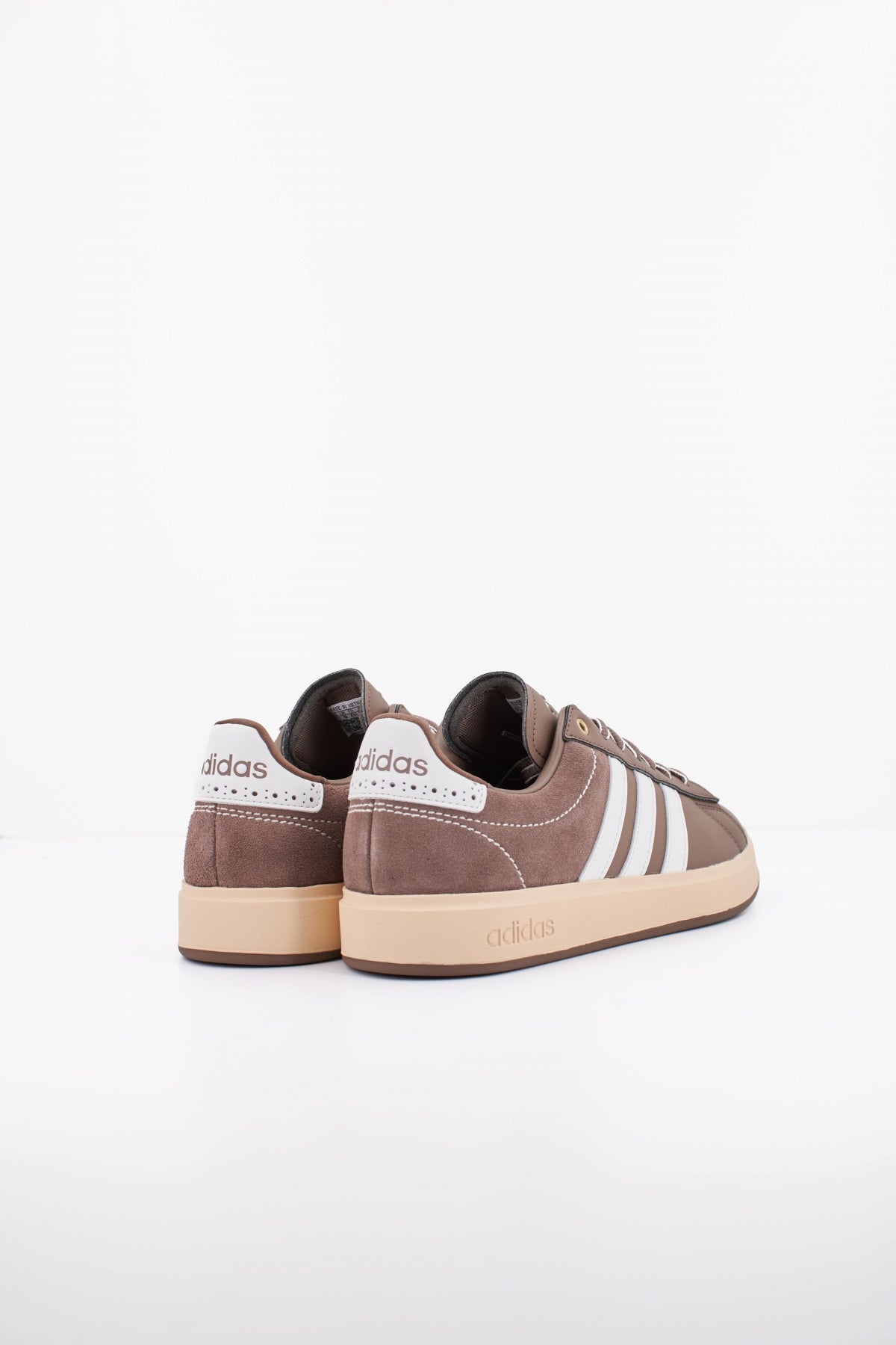 ADIDAS GRAND COURT . en color MARRON (4)