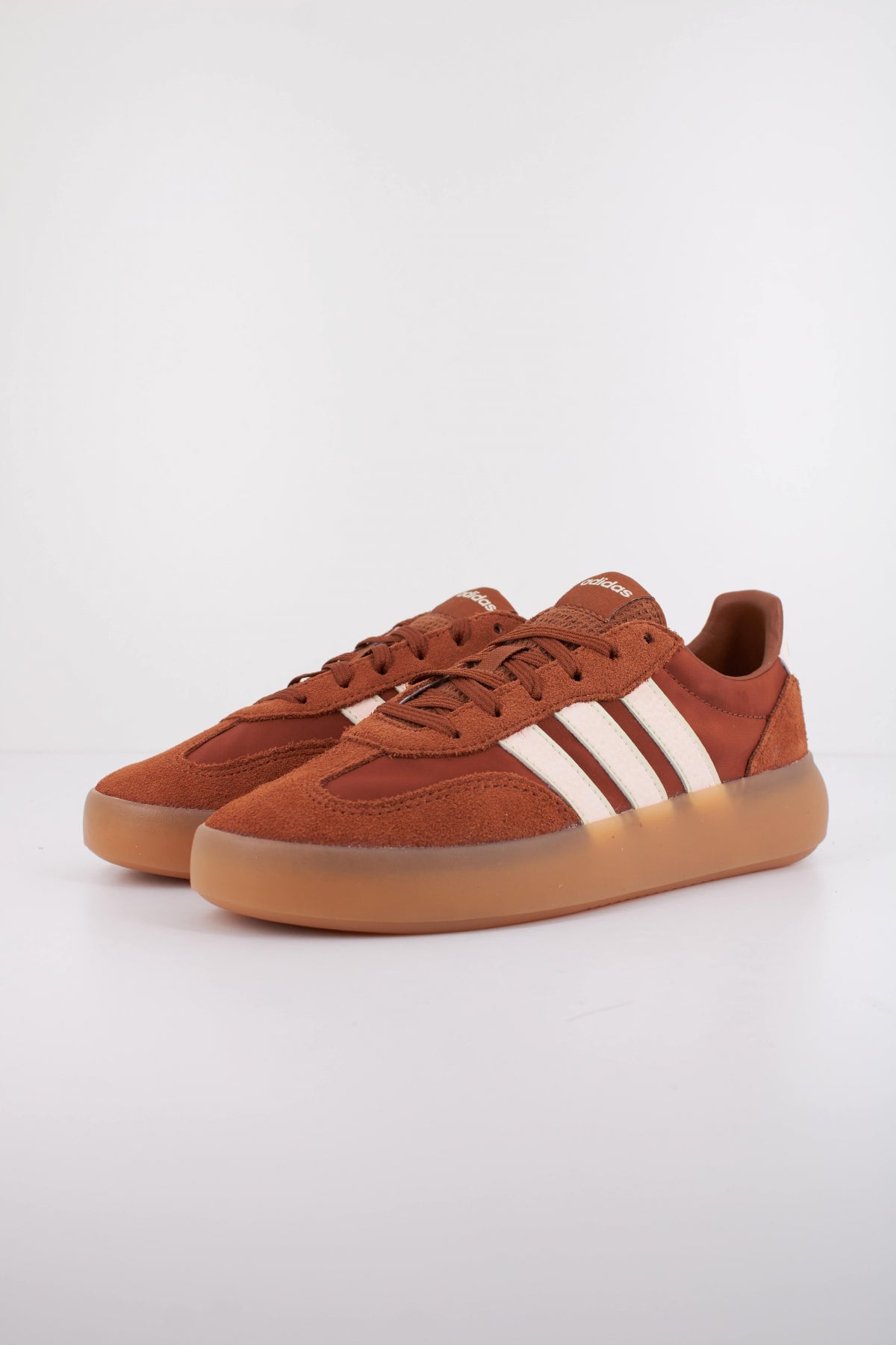ADIDAS BARREDA DECODE en color MARRON (3)
