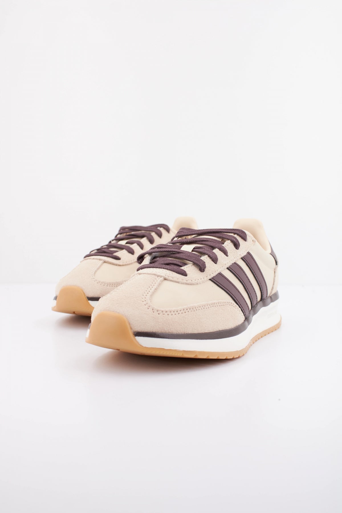 ADIDAS RUN S . en color BEIS (2)