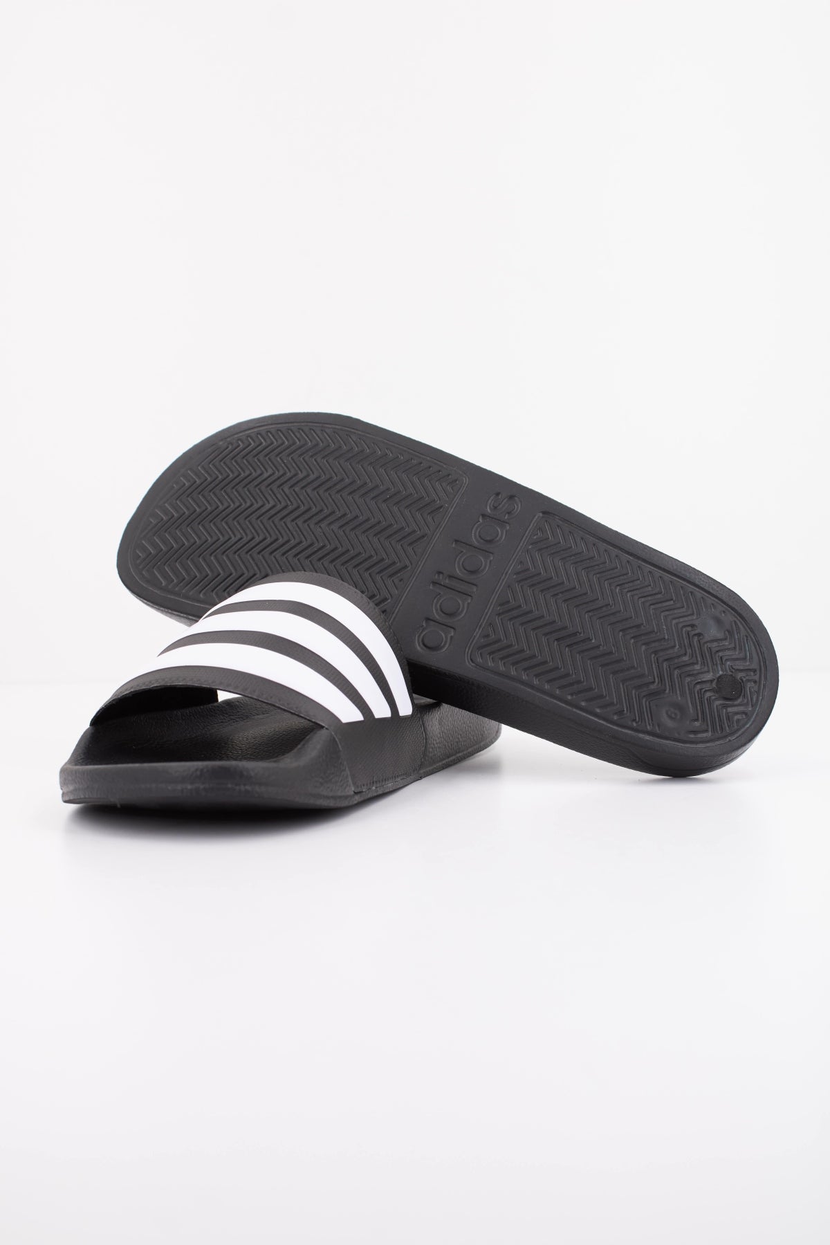 ADIDAS ADILETTE SHOWER en color NEGRO (5)