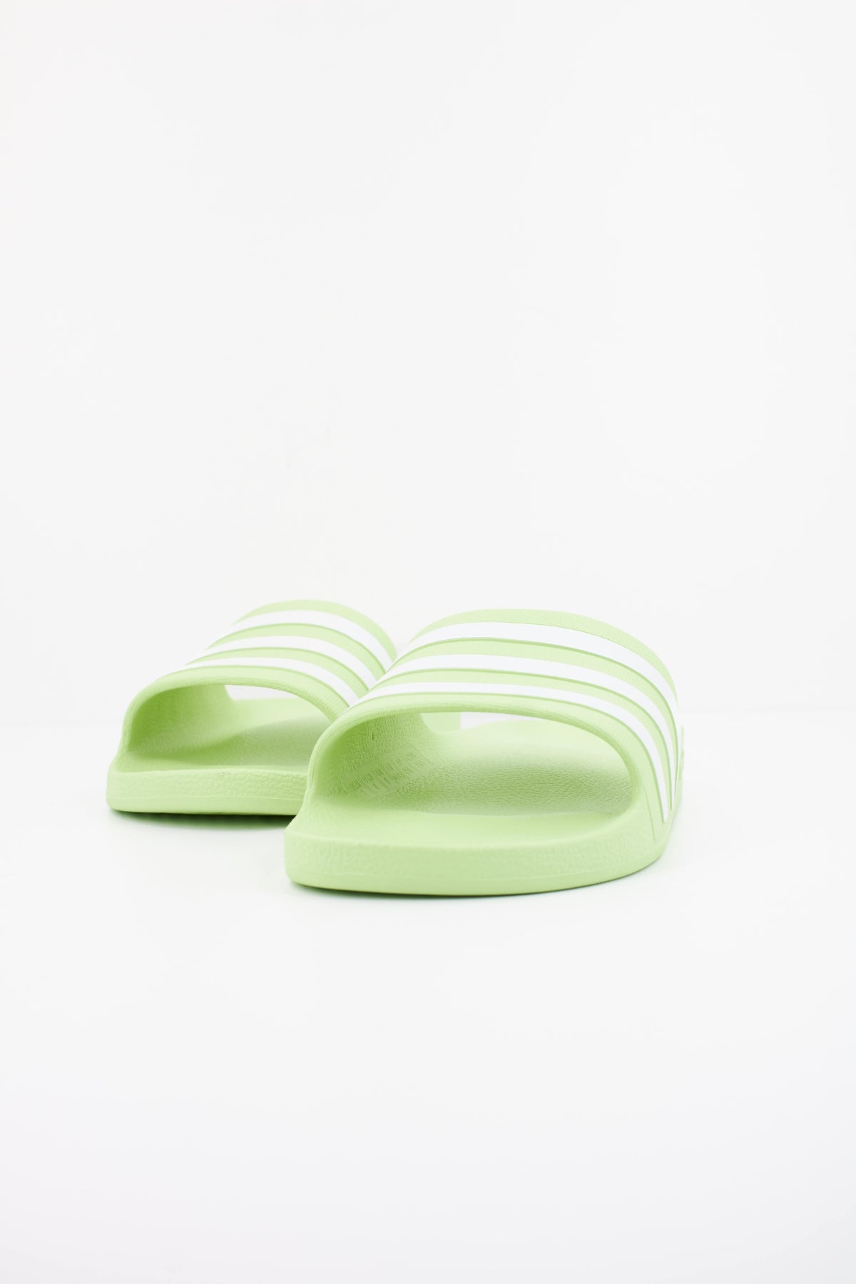 ADIDAS ADILETTE AQUA en color VERDE (2)