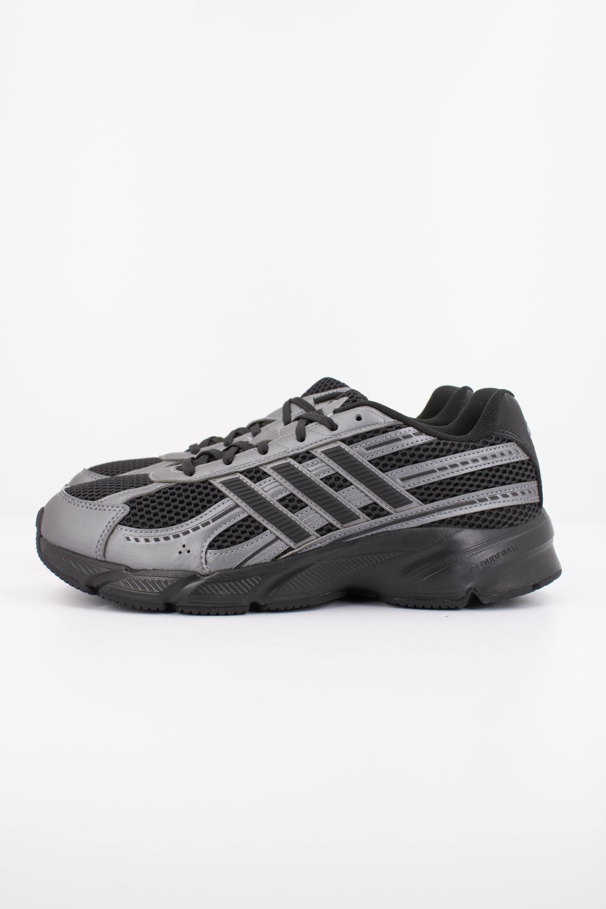 ADIDAS TECHNOCHAOS en color NEGRO (1)