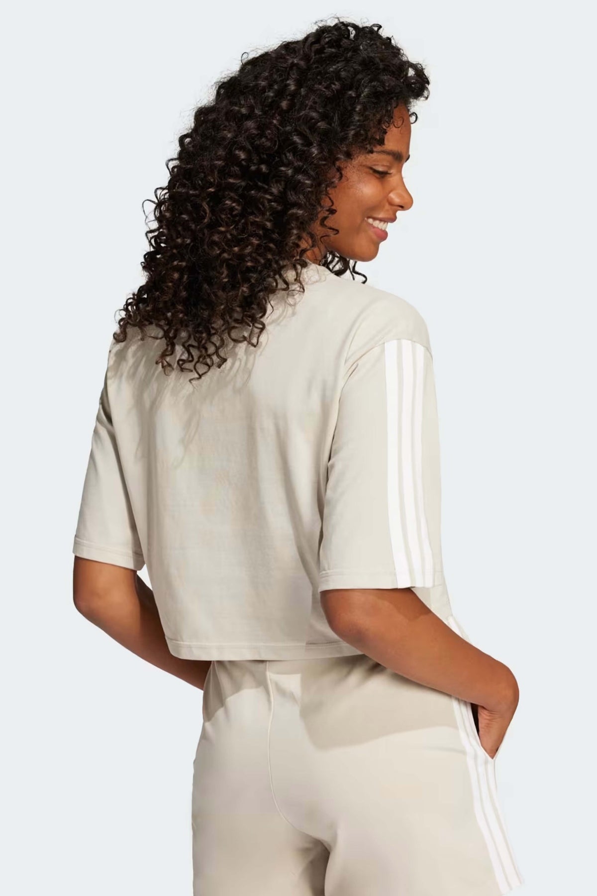 ADIDAS SJ TLR T en color BEIS (2)