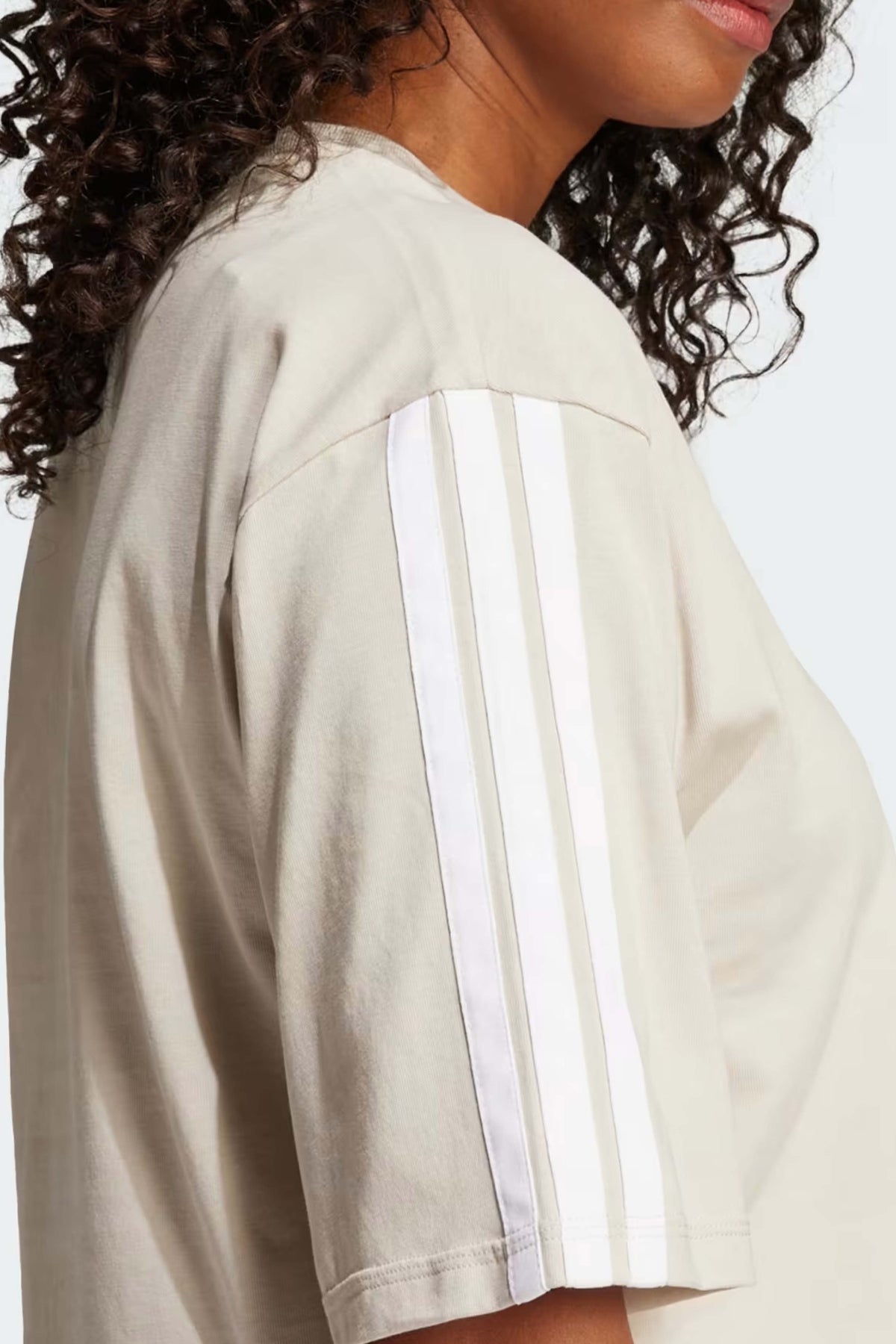 ADIDAS SJ TLR T en color BEIS (4)