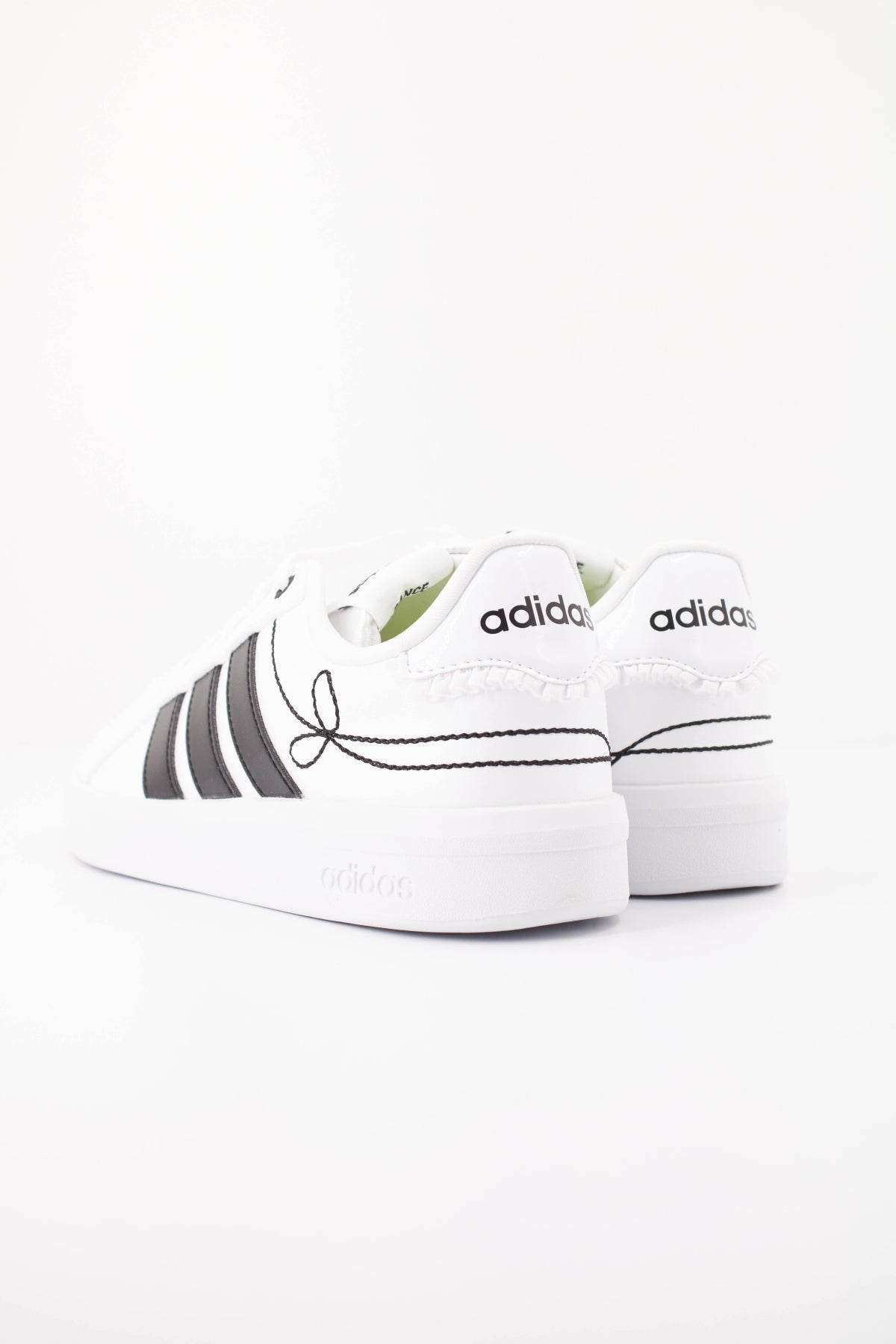 ADIDAS KH GRAND COURT . GIR en color BLANCO (4)
