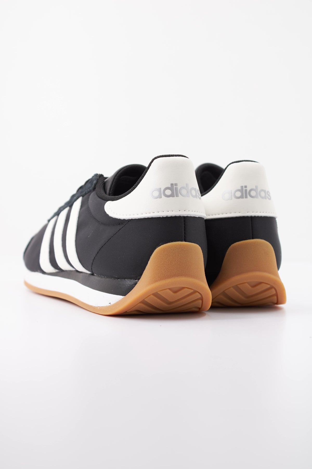 ADIDAS KJ RUNVISTA en color NEGRO (4)
