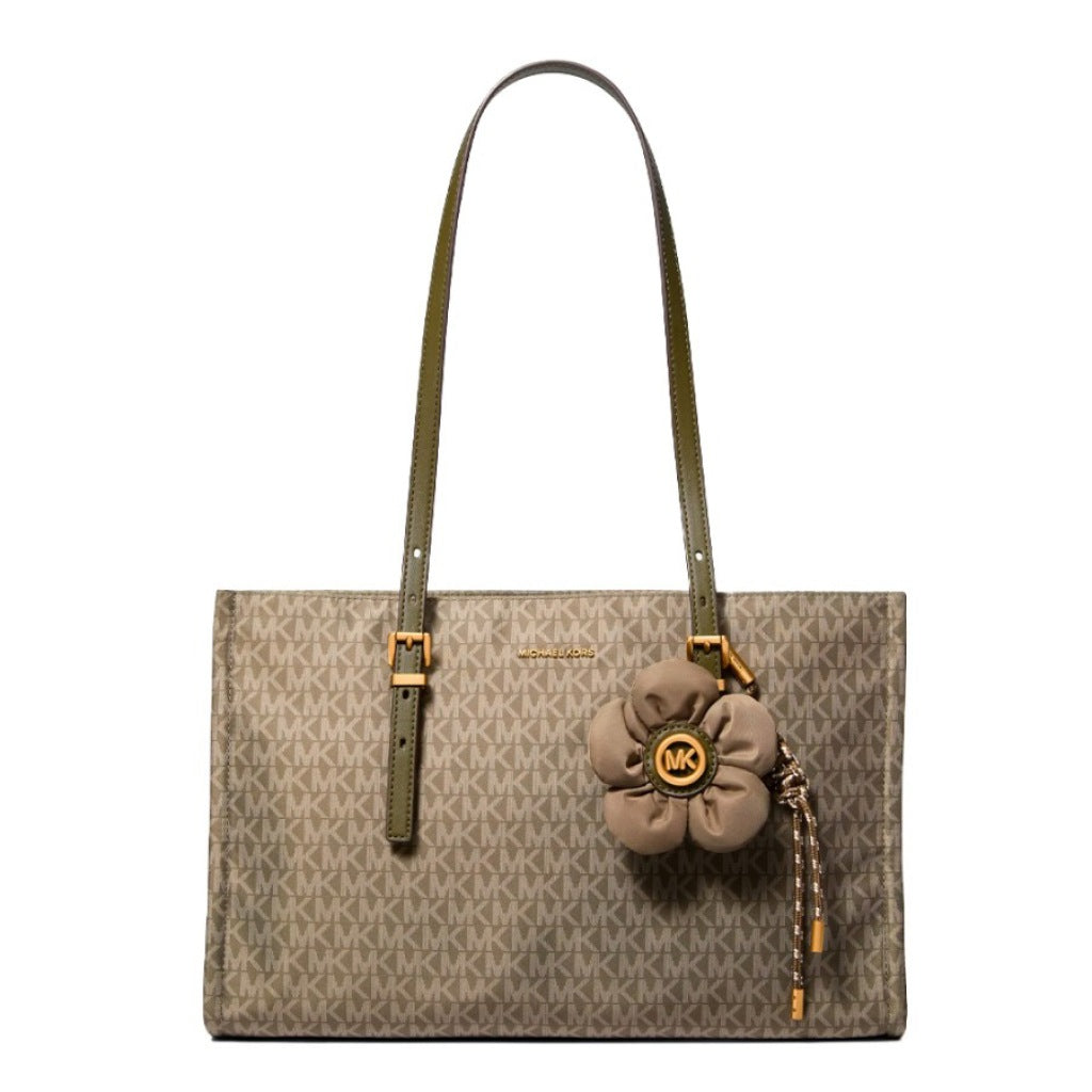 MICHAEL KORS TAZTC MD EW TZ TOTE W CHARM en color MARRON (4)