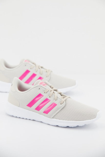 ADIDAS QT RACER en color BEIS (1)