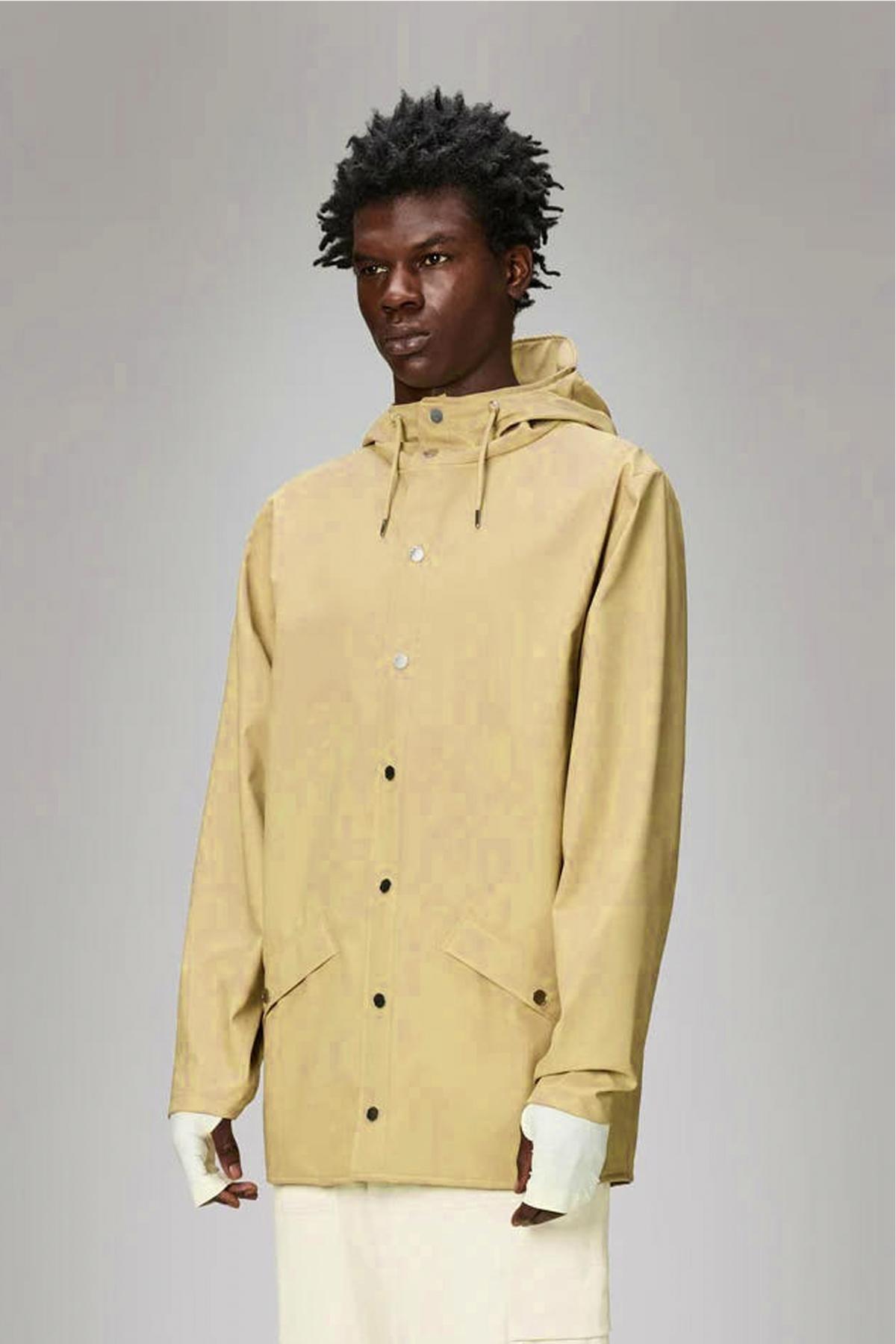 RAINS JACKET W en color MARRON CLARO (1)