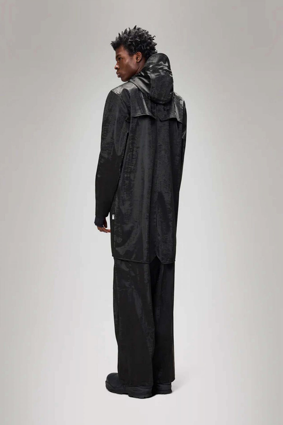 RAINS LONG JACKET W en color NEGRO (3)