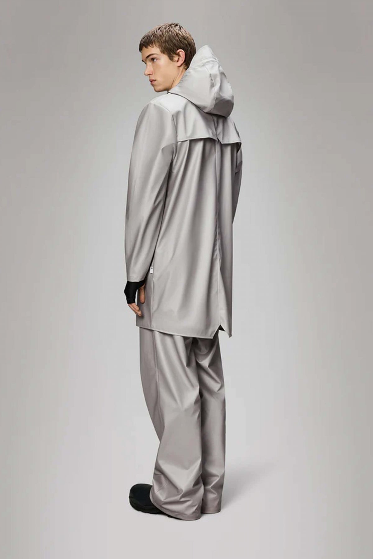 RAINS LONG JACKET W en color GRIS (3)