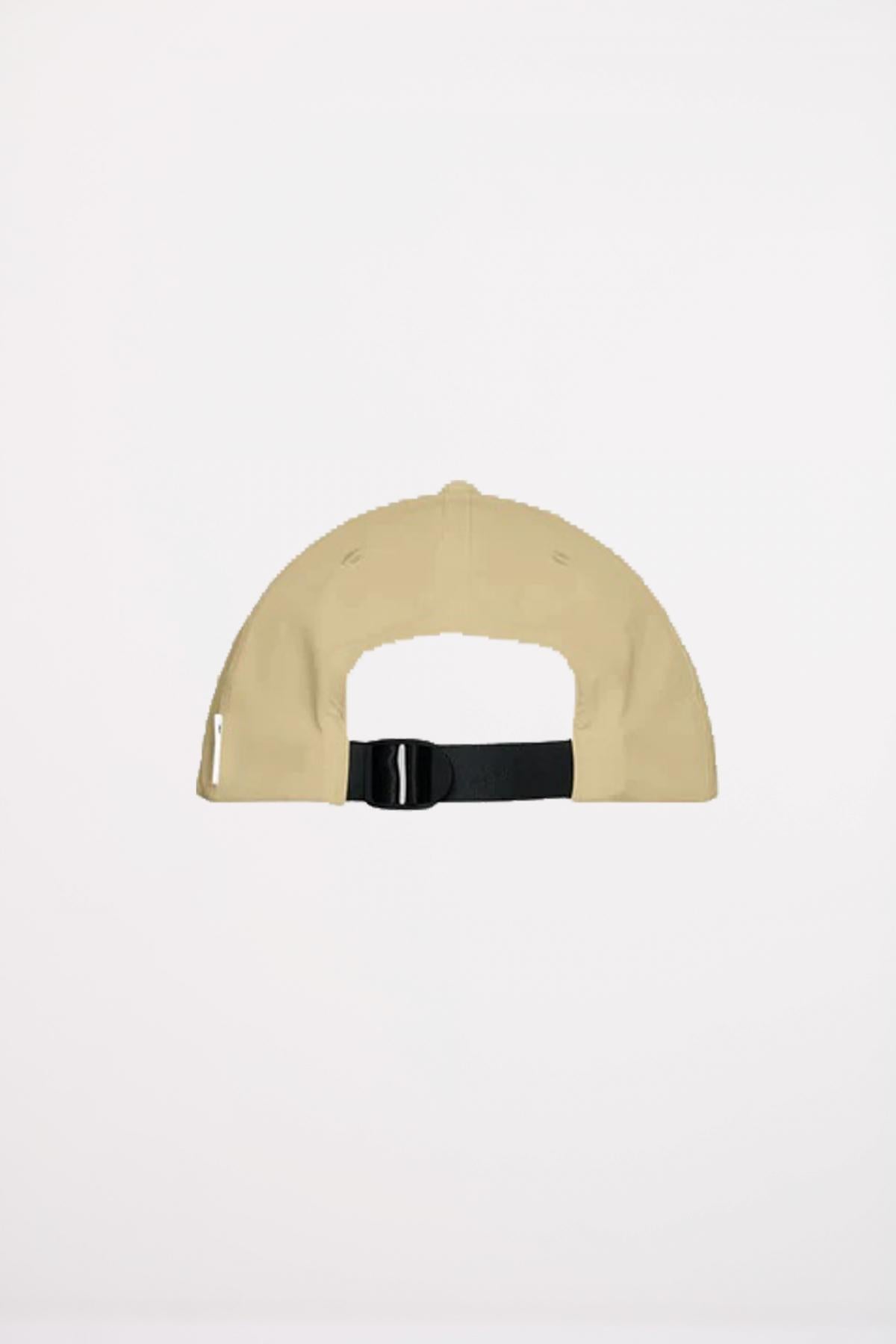 RAINS CAP en color MARRON CLARO (2)