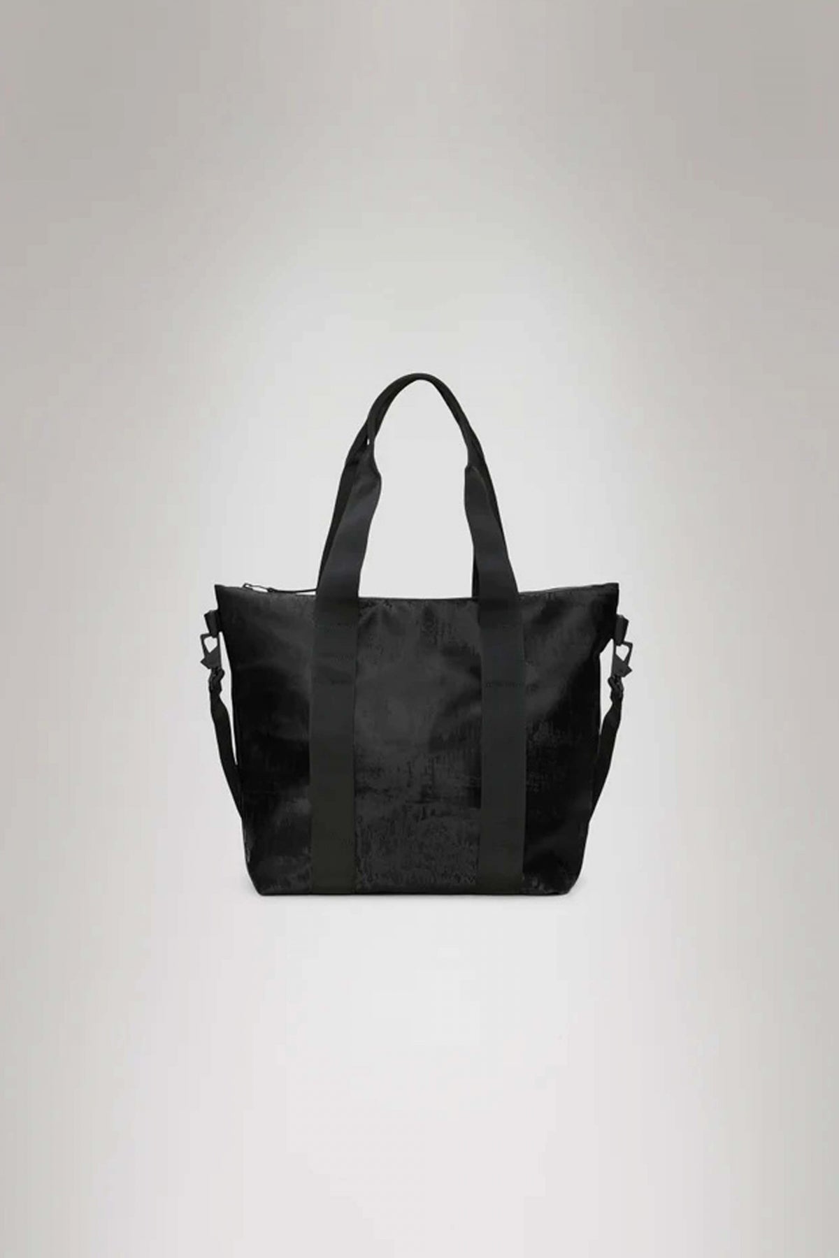 RAINS TOTE BAG MINI W en color NEGRO (1)