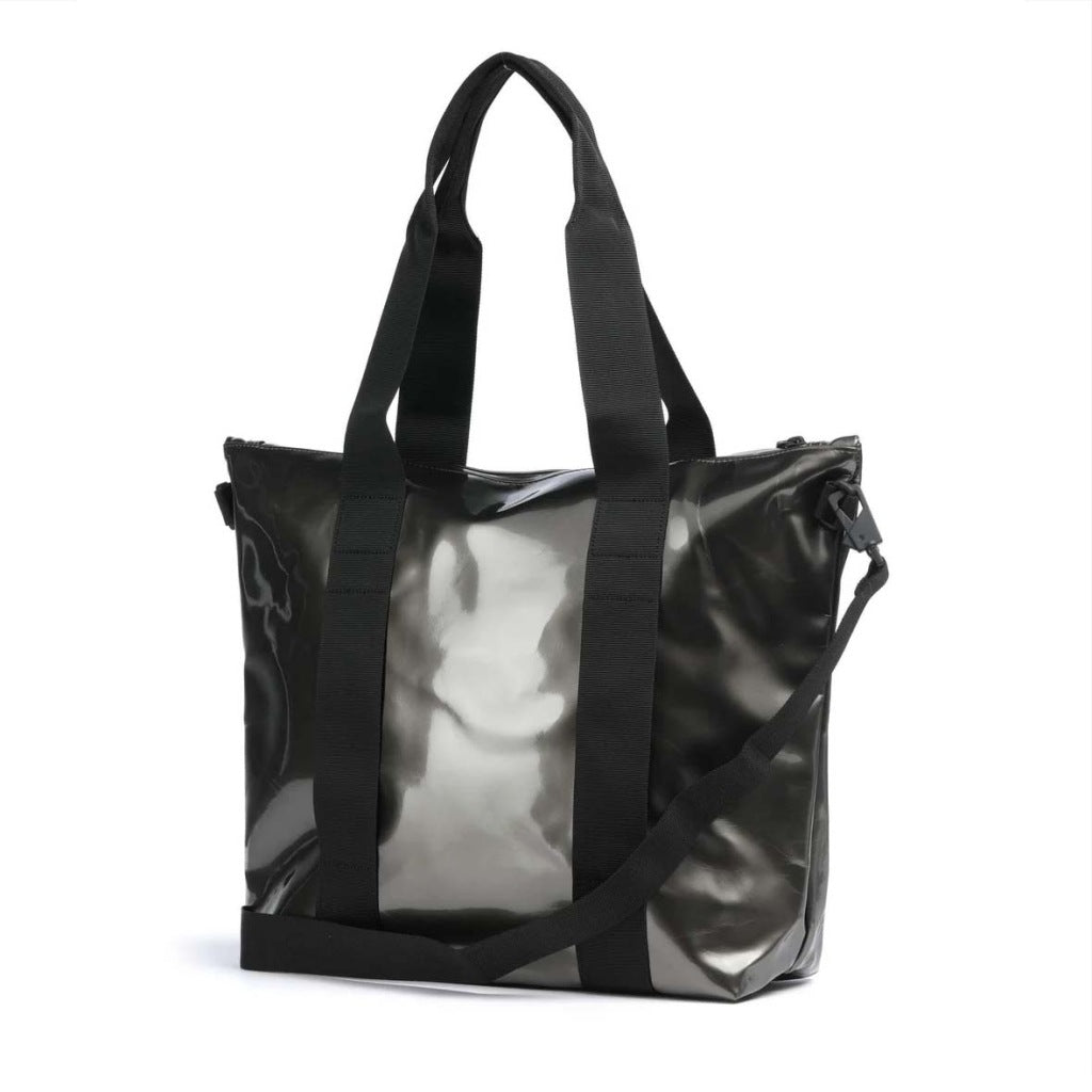 RAINS TOTE BAG MINI W en color PLATA (5)
