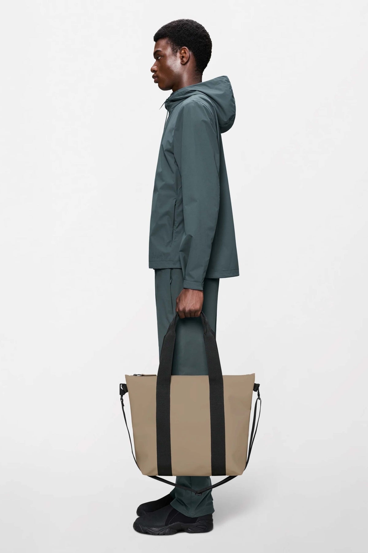 RAINS TOTE BAG MINI W en color BEIS (4)