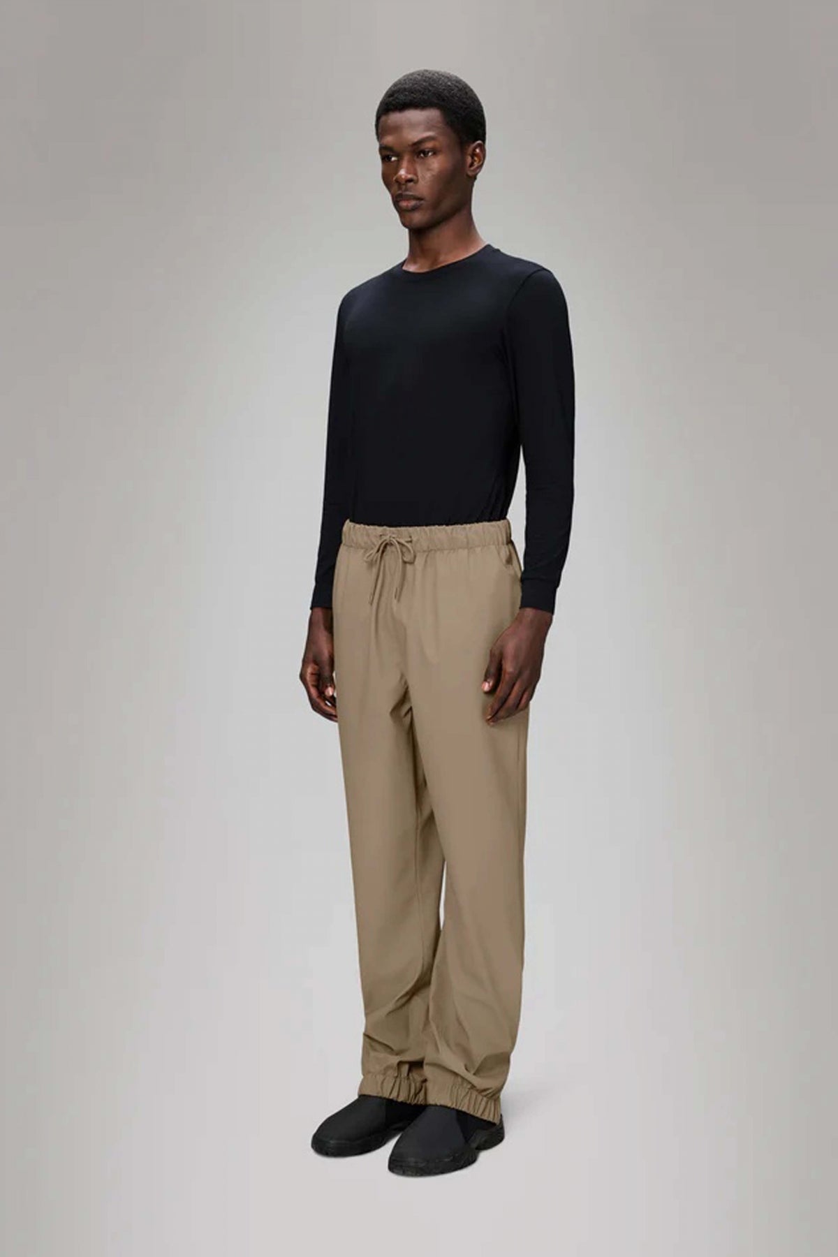 RAINS RAIN PANTS REGULAR W en color BEIS (1)