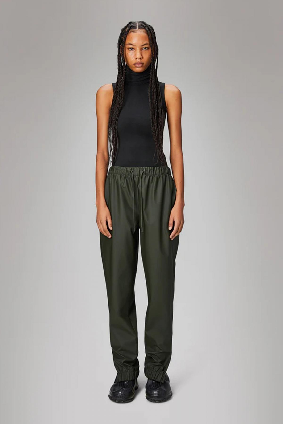 RAINS RAIN PANTS REGULAR W en color VERDE (5)
