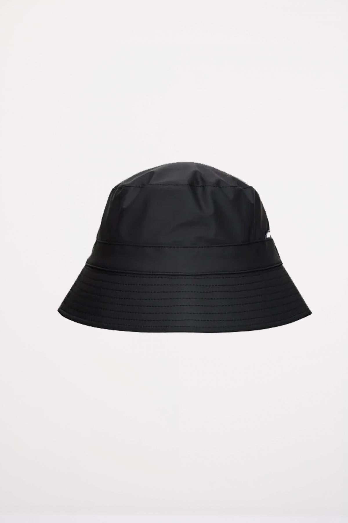 RAINS BUCKET HAT en color NEGRO (1)