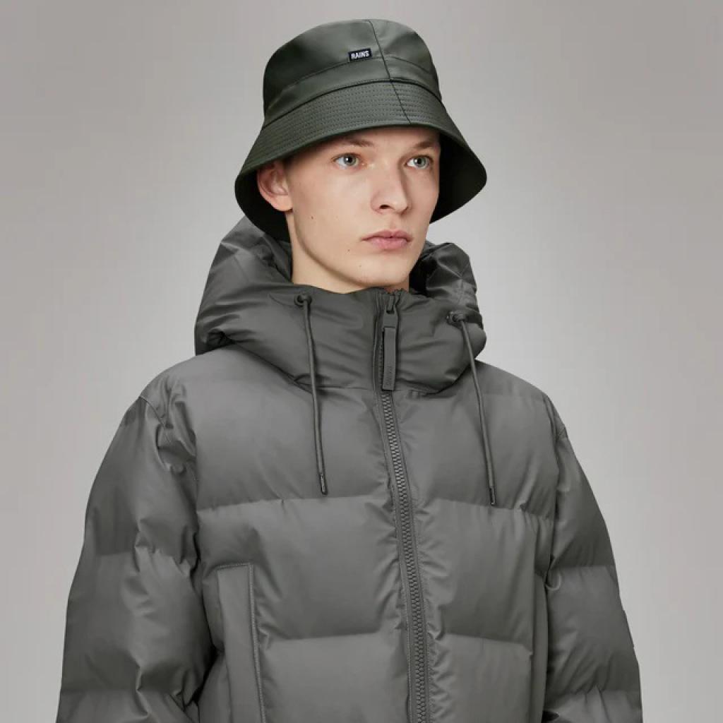 RAINS BUCKET HAT en color VERDE (5)