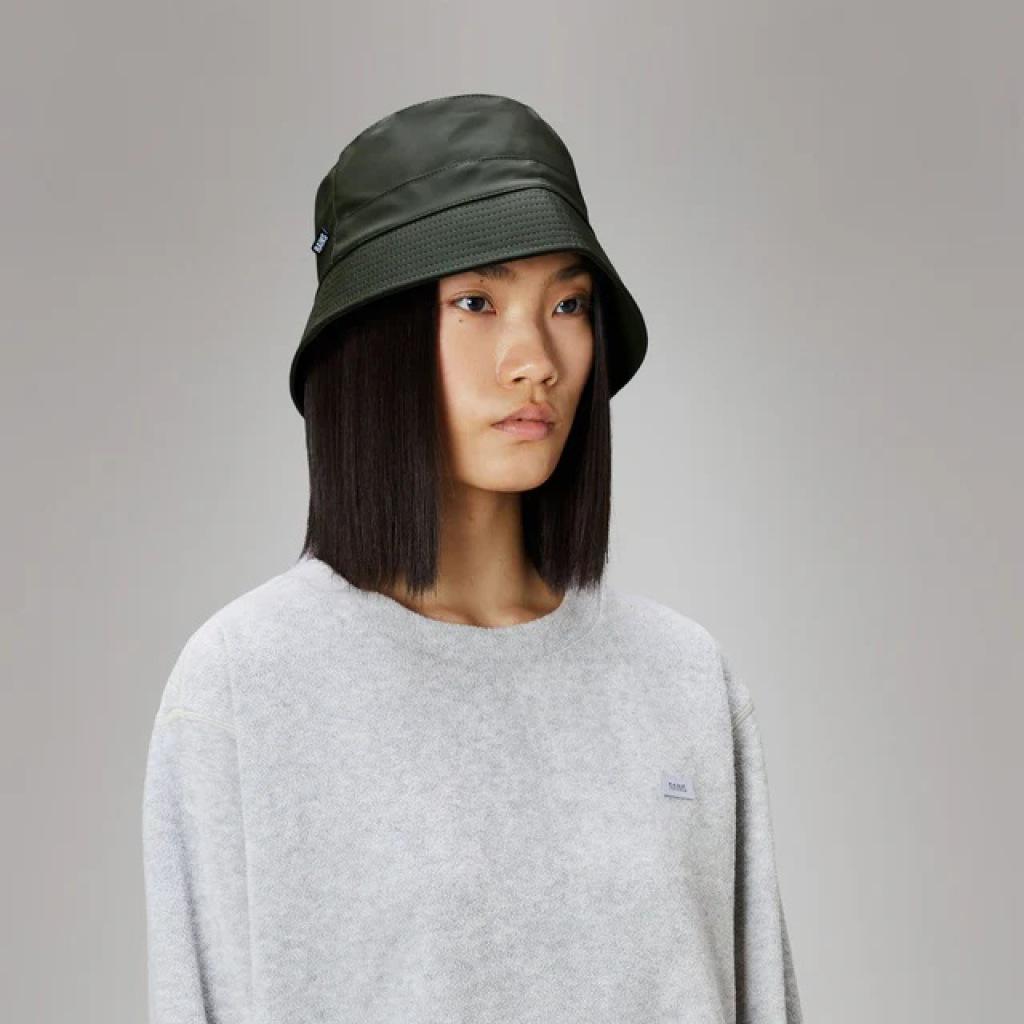 RAINS BUCKET HAT en color VERDE (6)