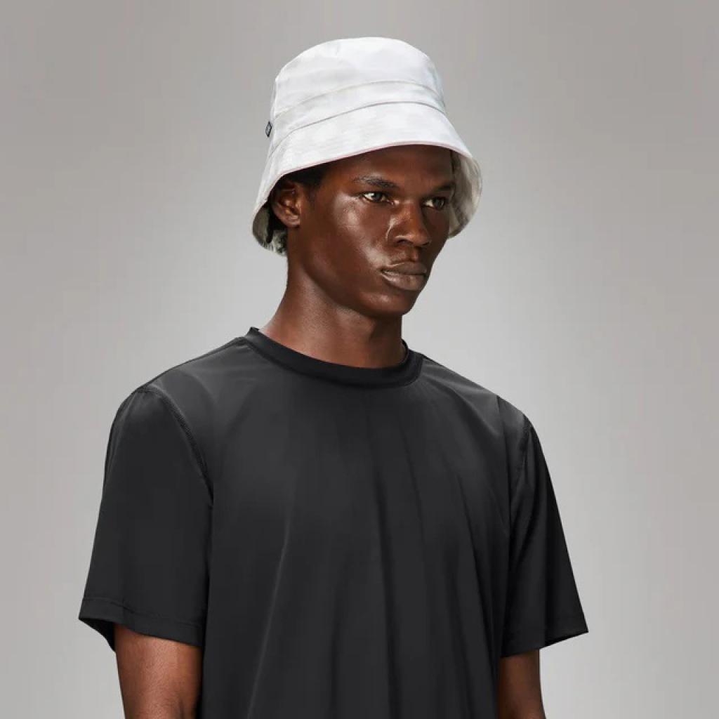 RAINS BUCKET HAT en color BLANCO (5)