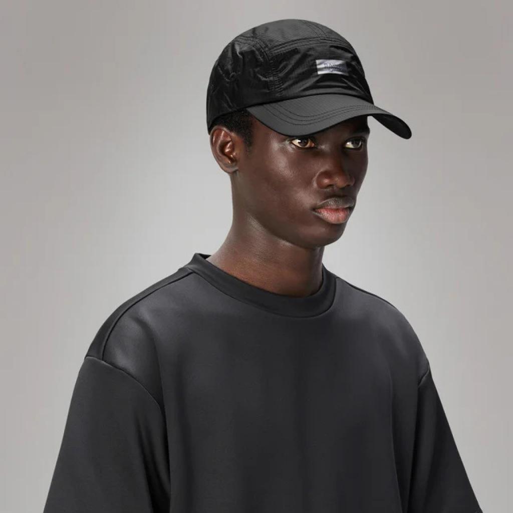 RAINS PANEL RIPSTOP CAP en color NEGRO (5)