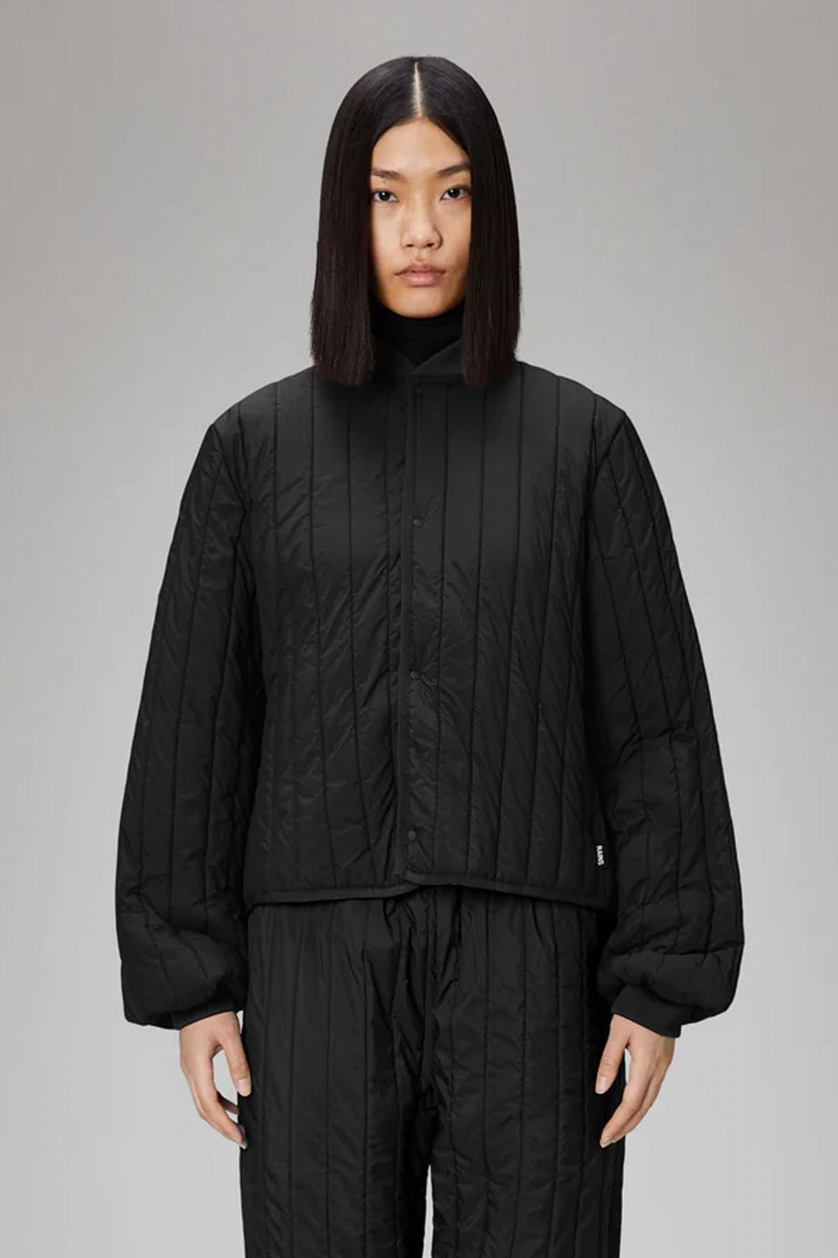 RAINS BANJA LINER BOMBER W JACKET en color NEGRO (1)