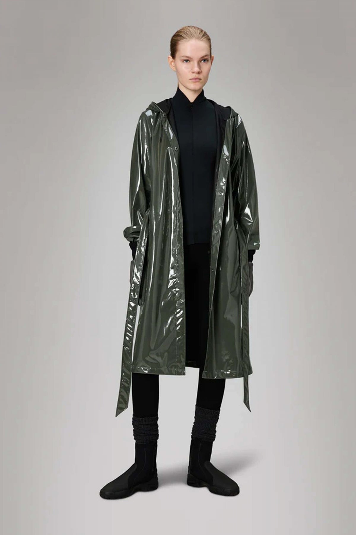 RAINS A LINE LONGER W JACKET W en color VERDE (4)