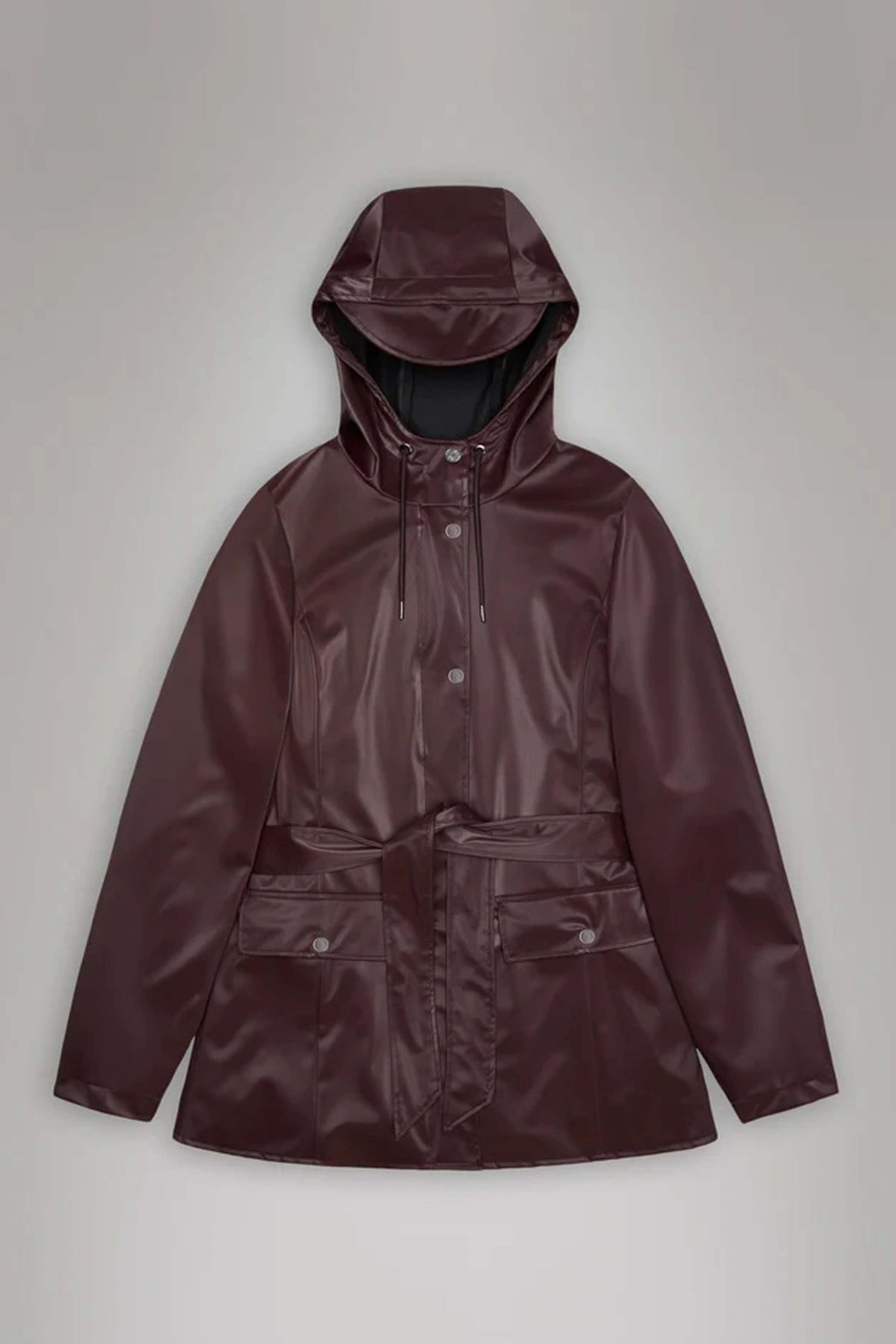 RAINS CURVE JACKET W en color BURDEOS (2)