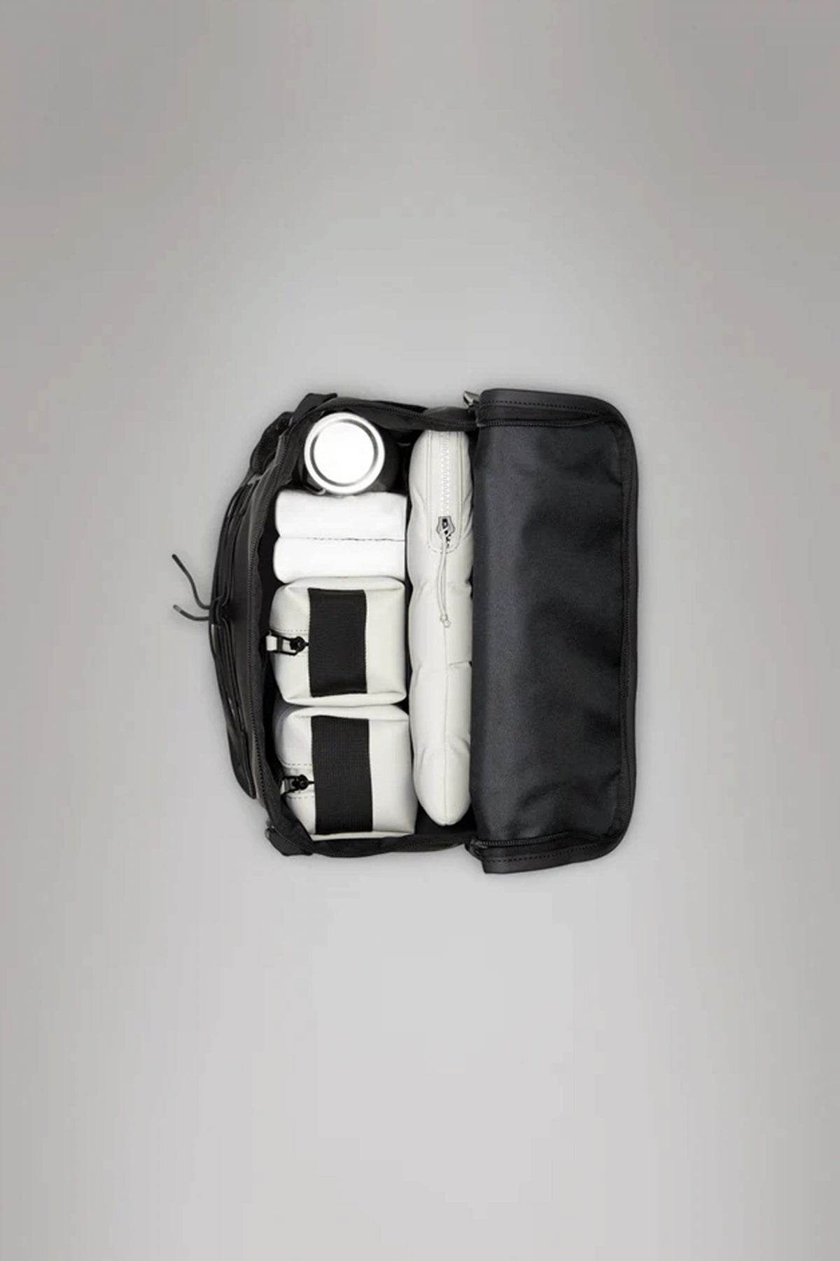 RAINS TRAIL MOUNTAINEER BAG W en color NEGRO (2)