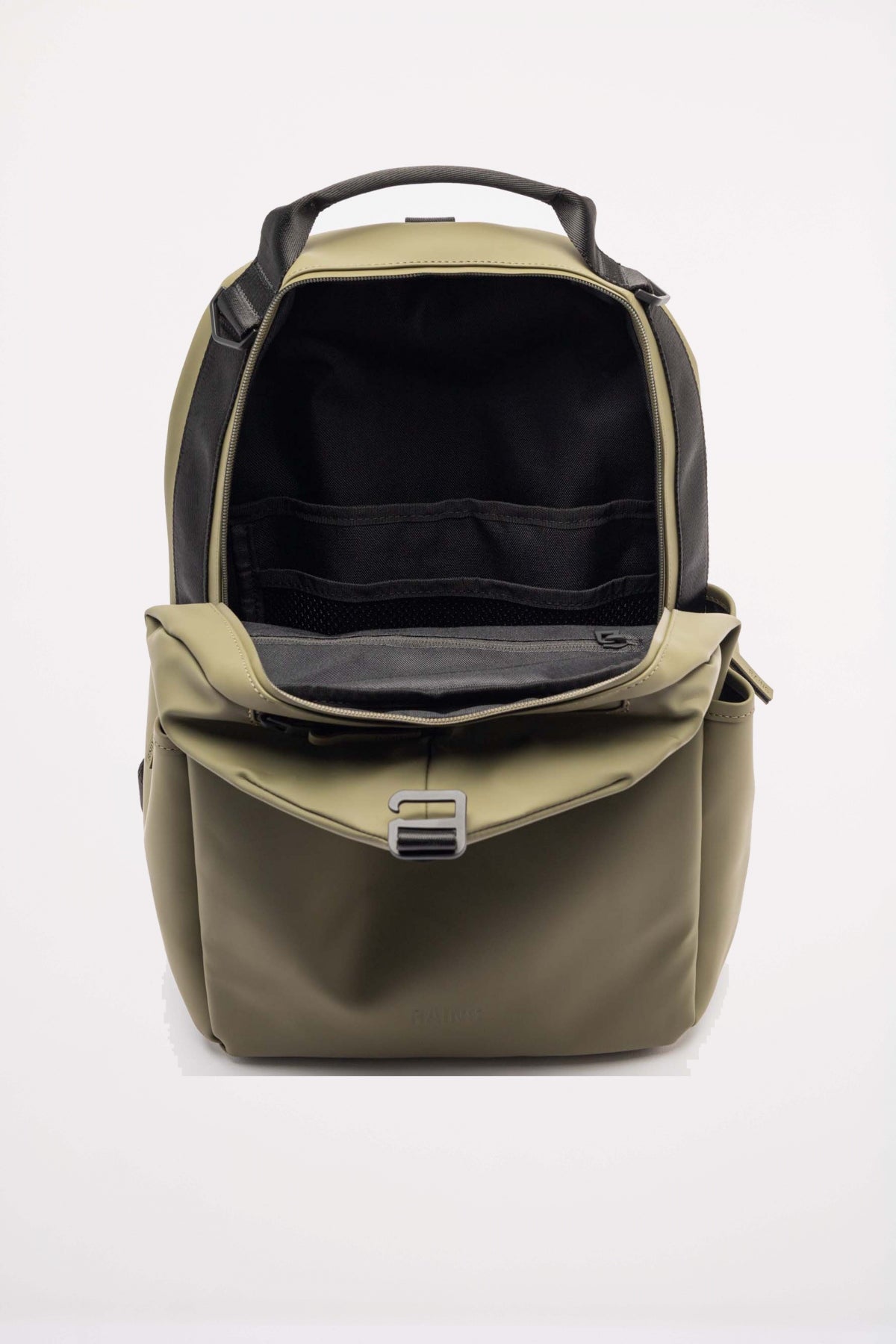 RAINS CLIP FRONT BACKPACK W en color VERDE (4)