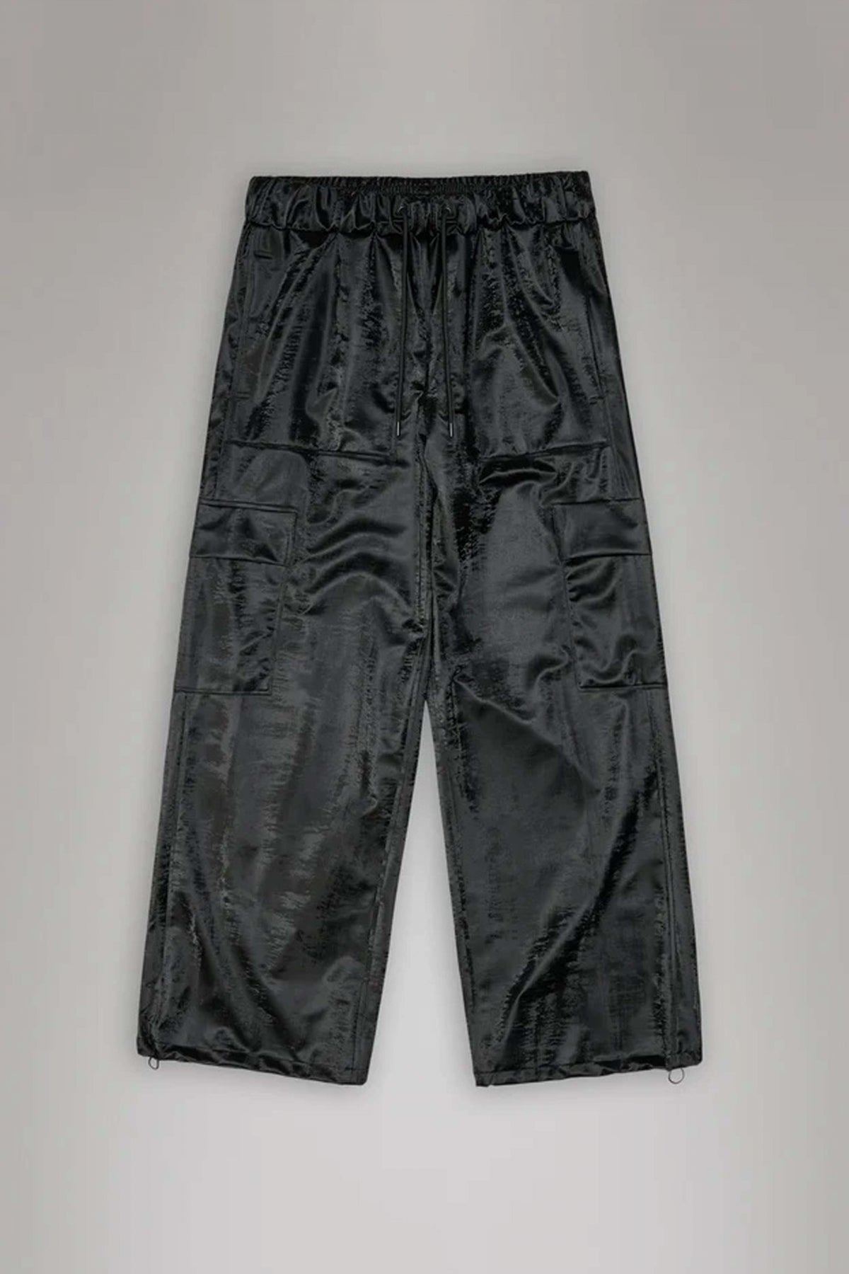 RAINS CARGO RAIN PANTS WIDE en color NEGRO (2)